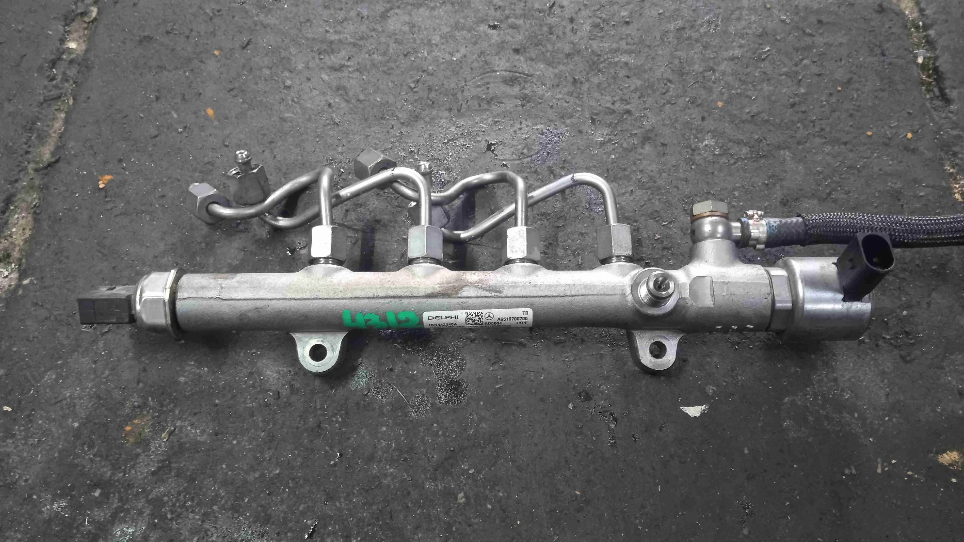 Топливная рампа Mercedes-Benz W205/S205/C205/A205 (2014—2018) A6510700700
 651921