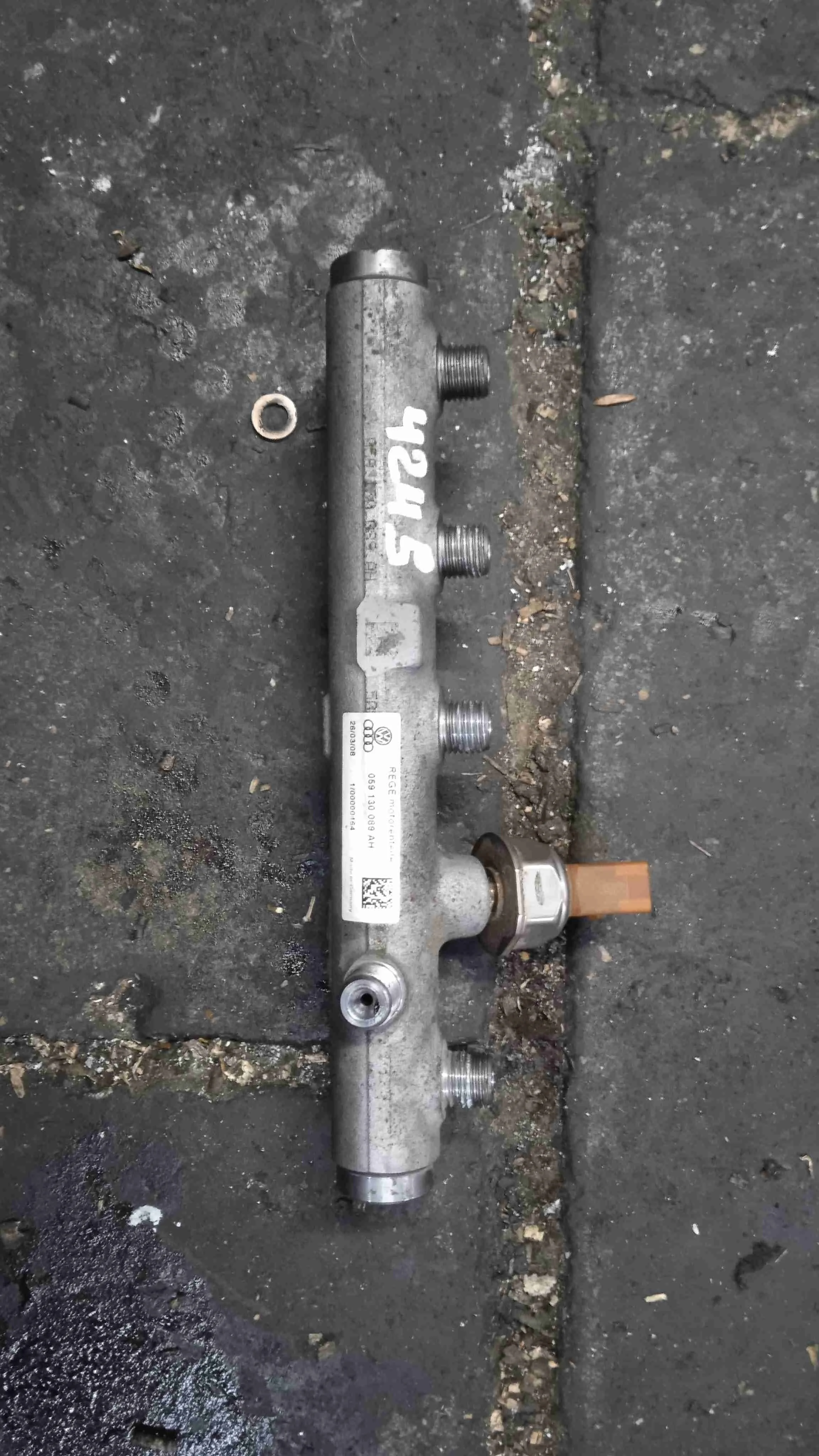 Топливная рампа Audi B9 (2015—2020) 059130089AH
 CAM