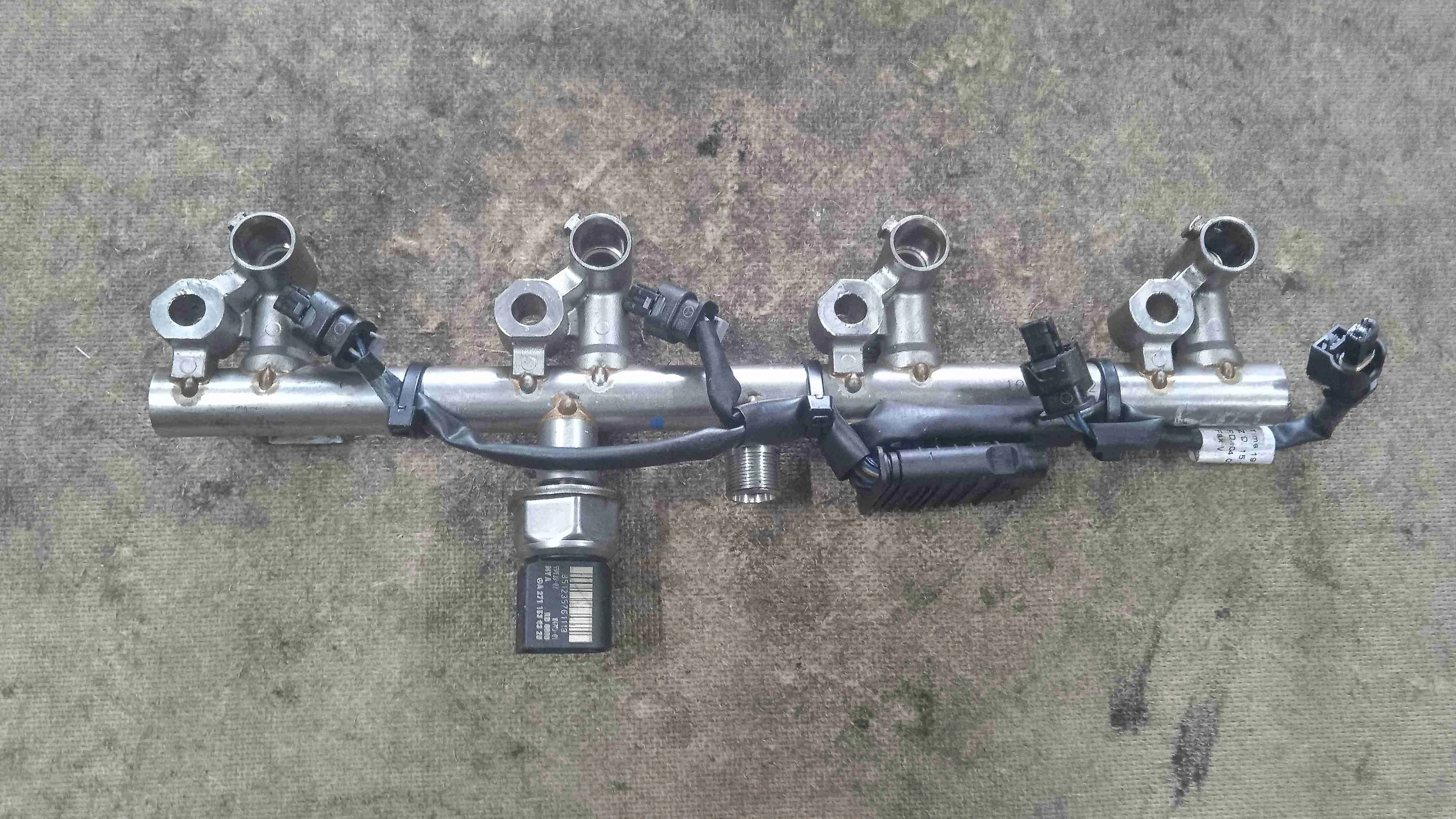 Топливная рампа Mercedes-Benz W212/S212/C207/A207 (2009—2013) A2711530328 271