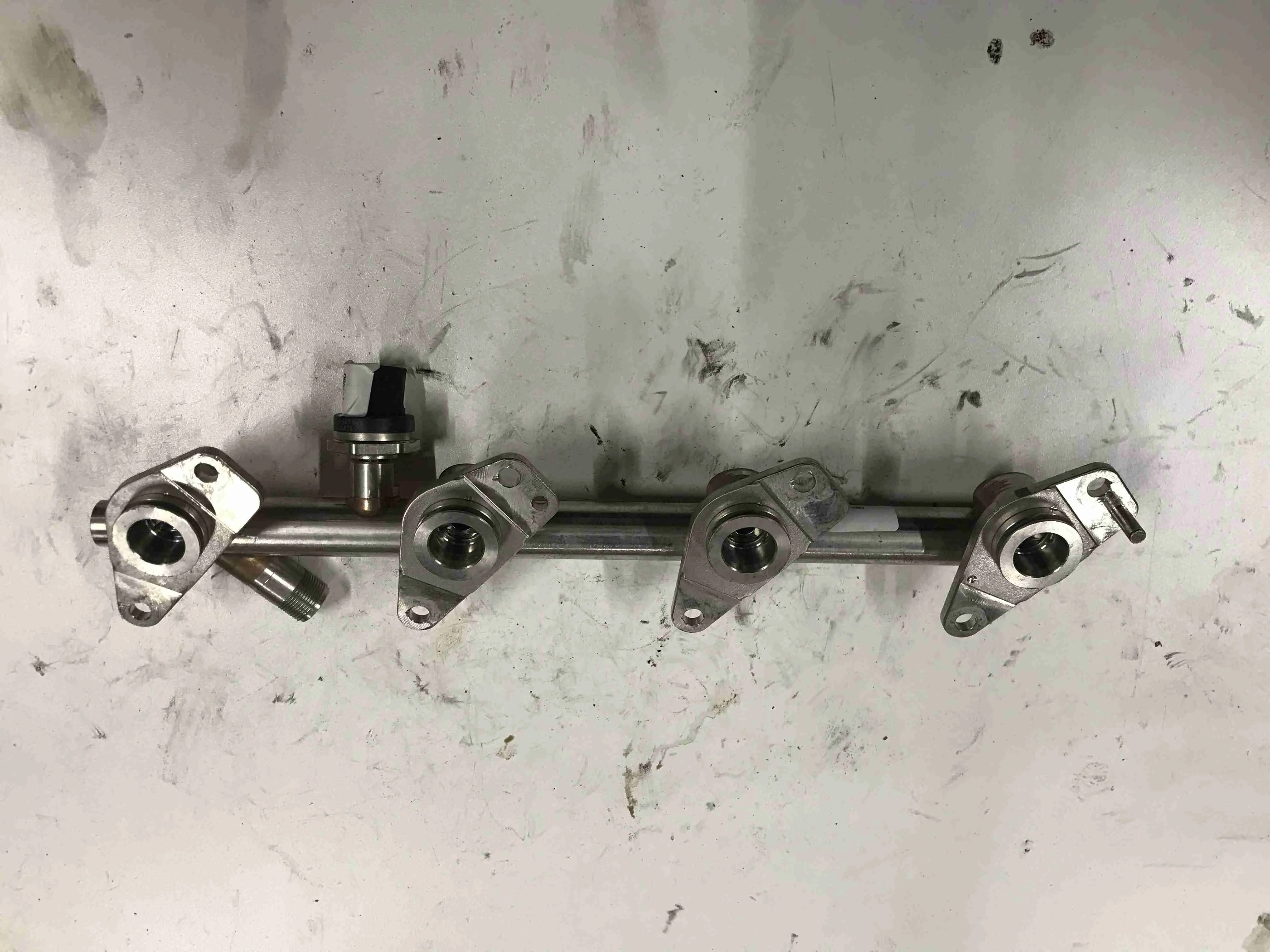 Топливная рампа Mercedes-Benz W213/S213/C238/A238 (2016—2021) A2740700995
 274920