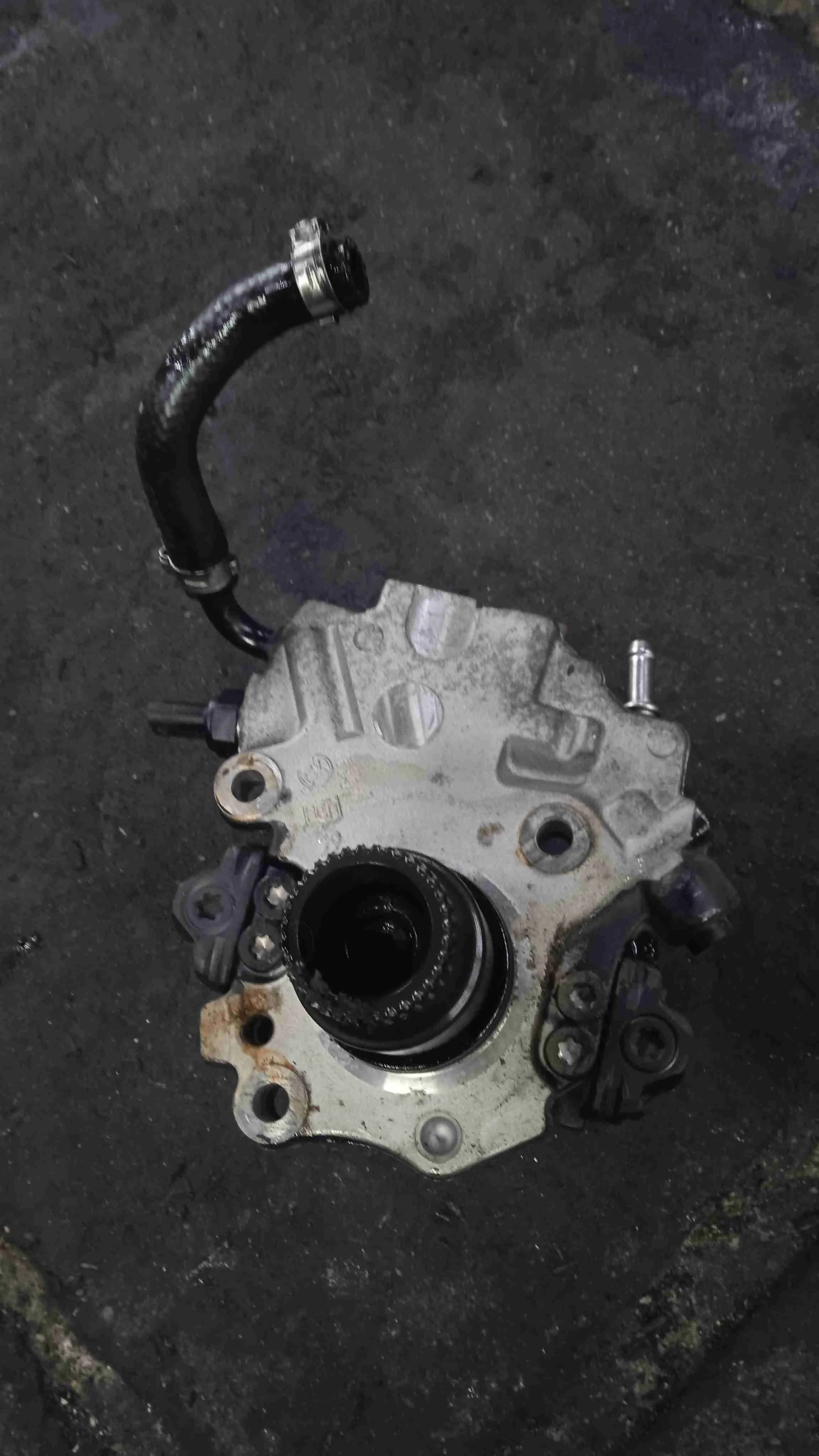 ТНВД Mercedes-Benz W205/S205/C205/A205 (2014—2018) A6510703301
; A6510703101 651921