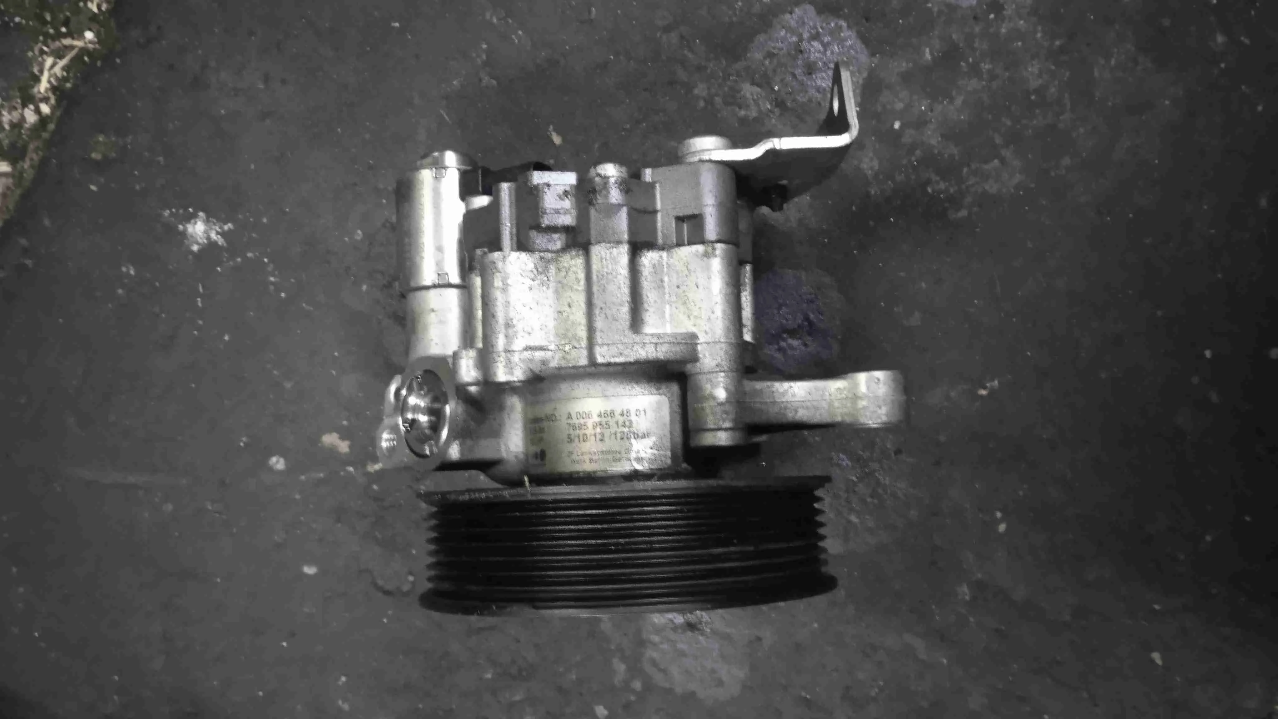 Насос гидроусилителя руля Mercedes-Benz W212/S212/C207/A207 рестайлинг (2013—2016) A0064664801
 642