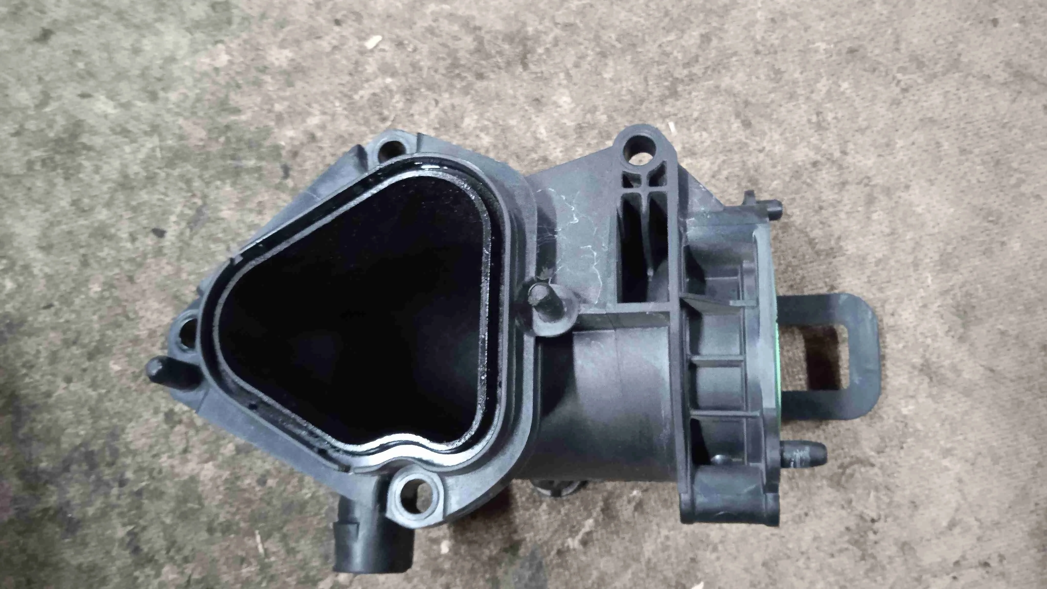 Патрубок (трубопровод, шланг) Volkswagen Mk6 (2008—2012) 03C129721B
 BMY