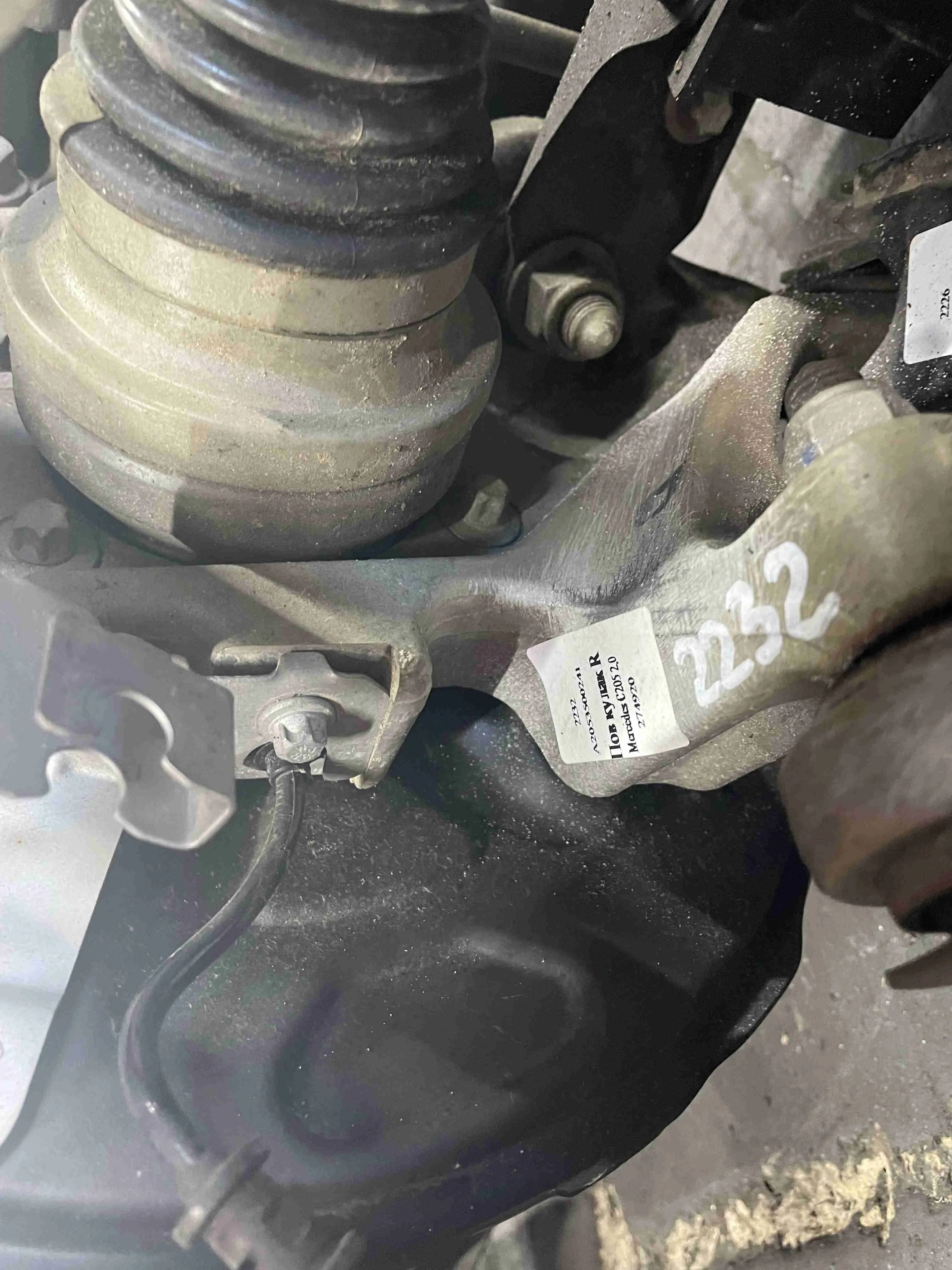 Кулак задний правый Mercedes-Benz W205/S205/C205/A205 (2014—2018) A2053500241
 274920