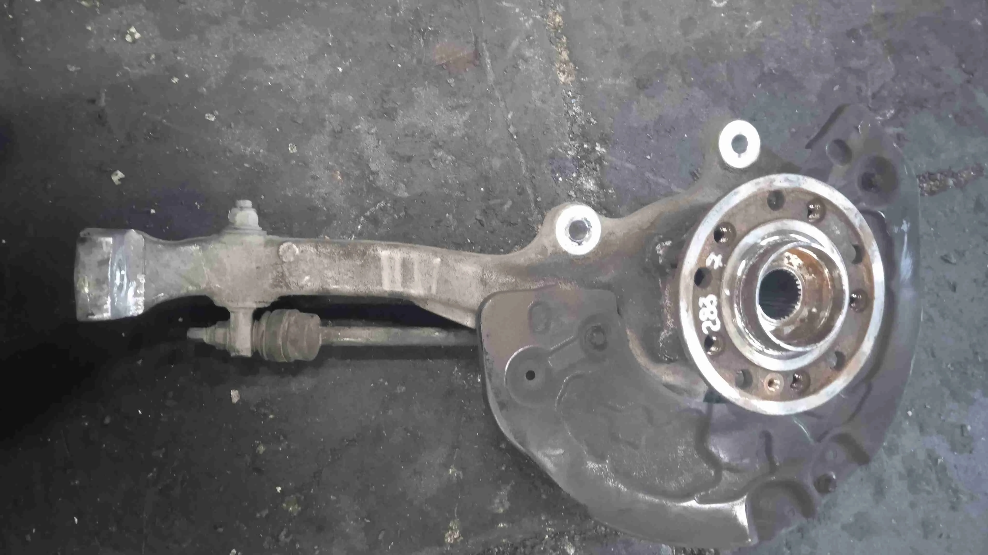 Кулак поворотный левый Mercedes-Benz X253 (2015—2019) A2533320101
 651921