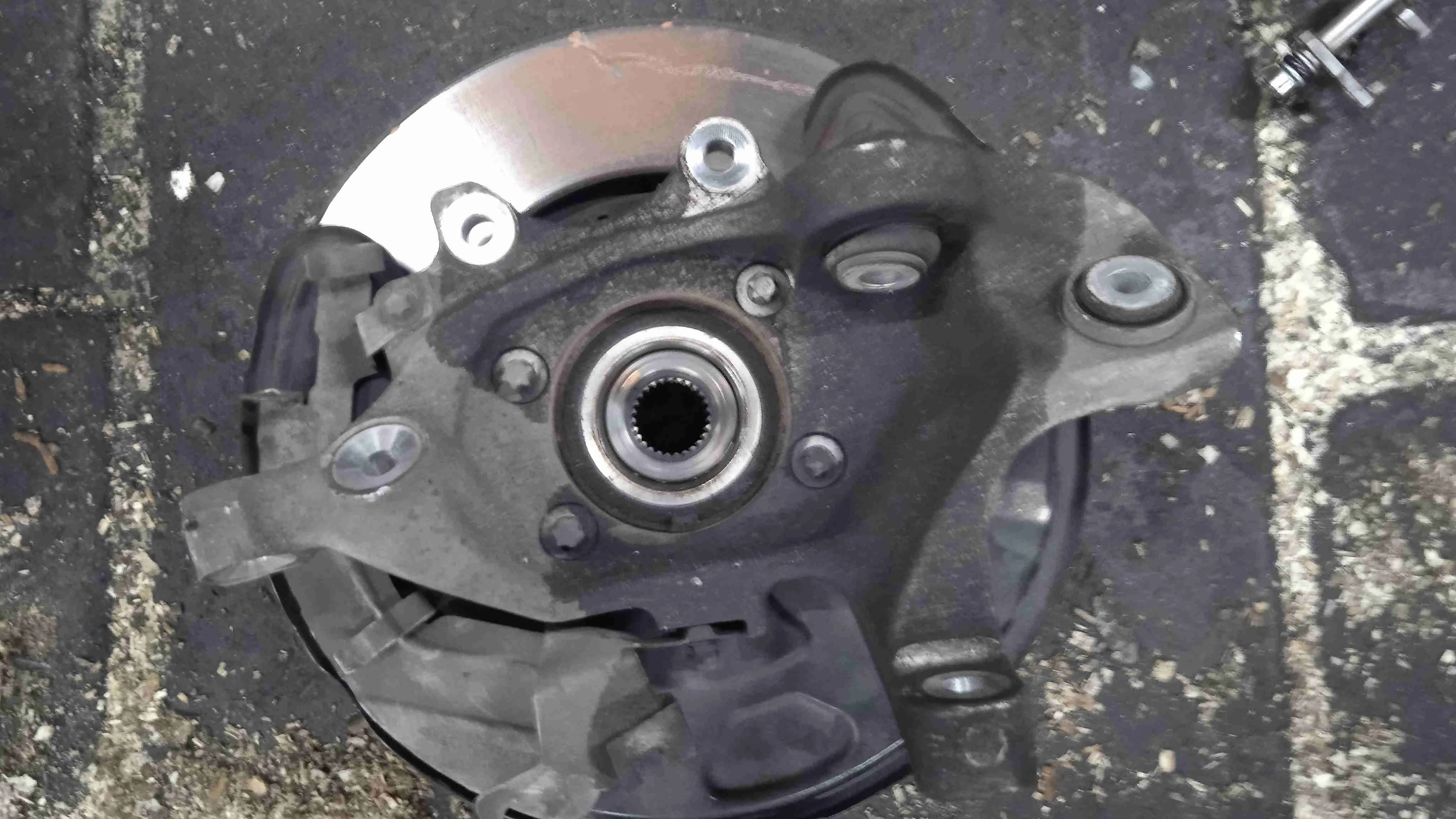 Кулак задний правый Mercedes-Benz X253 (2015—2019) A2133503205
 651921