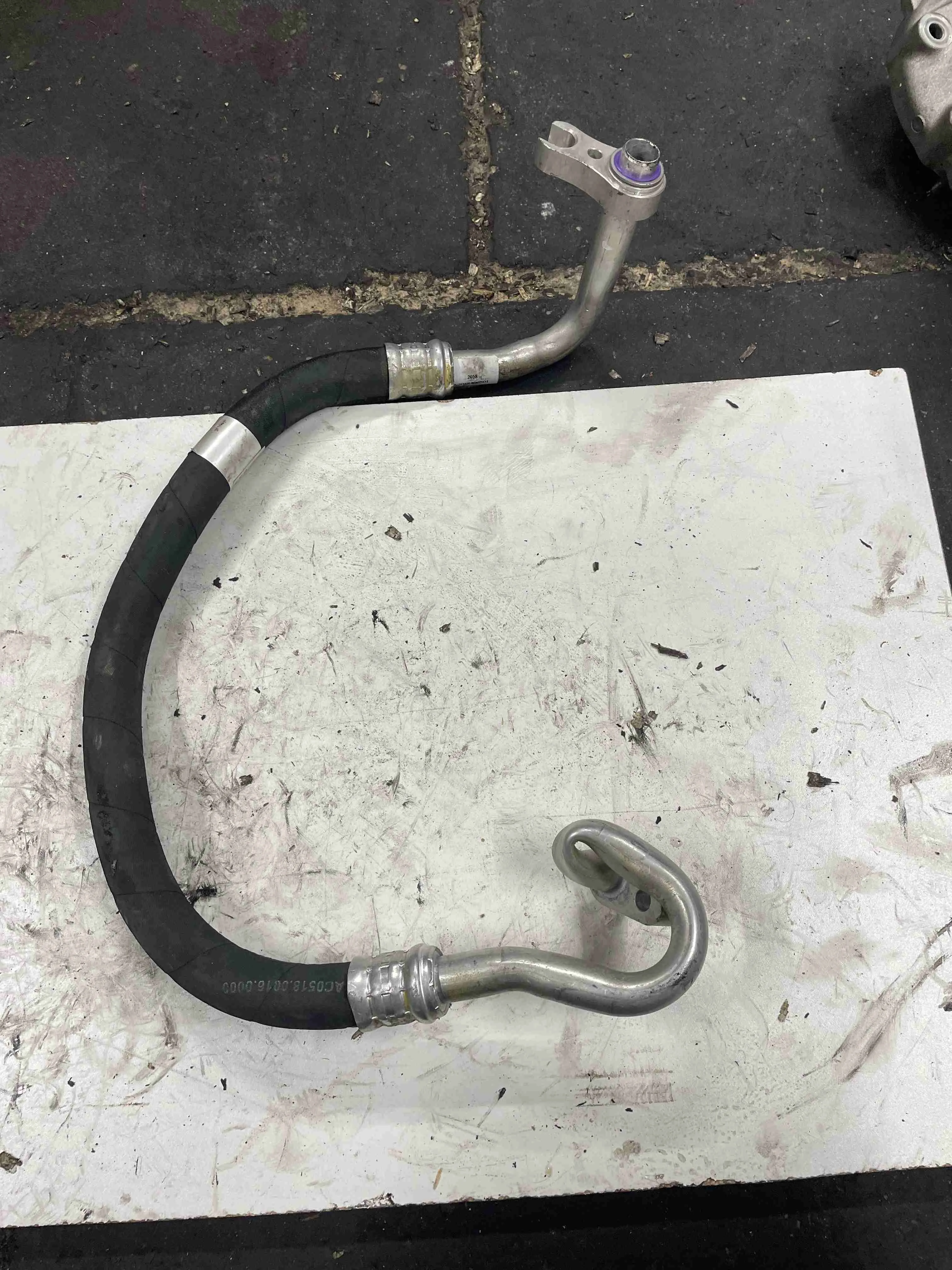 Трубка кондиционера Mercedes-Benz W205/S205/C205/A205 (2014—2018) A2058306501
 651921