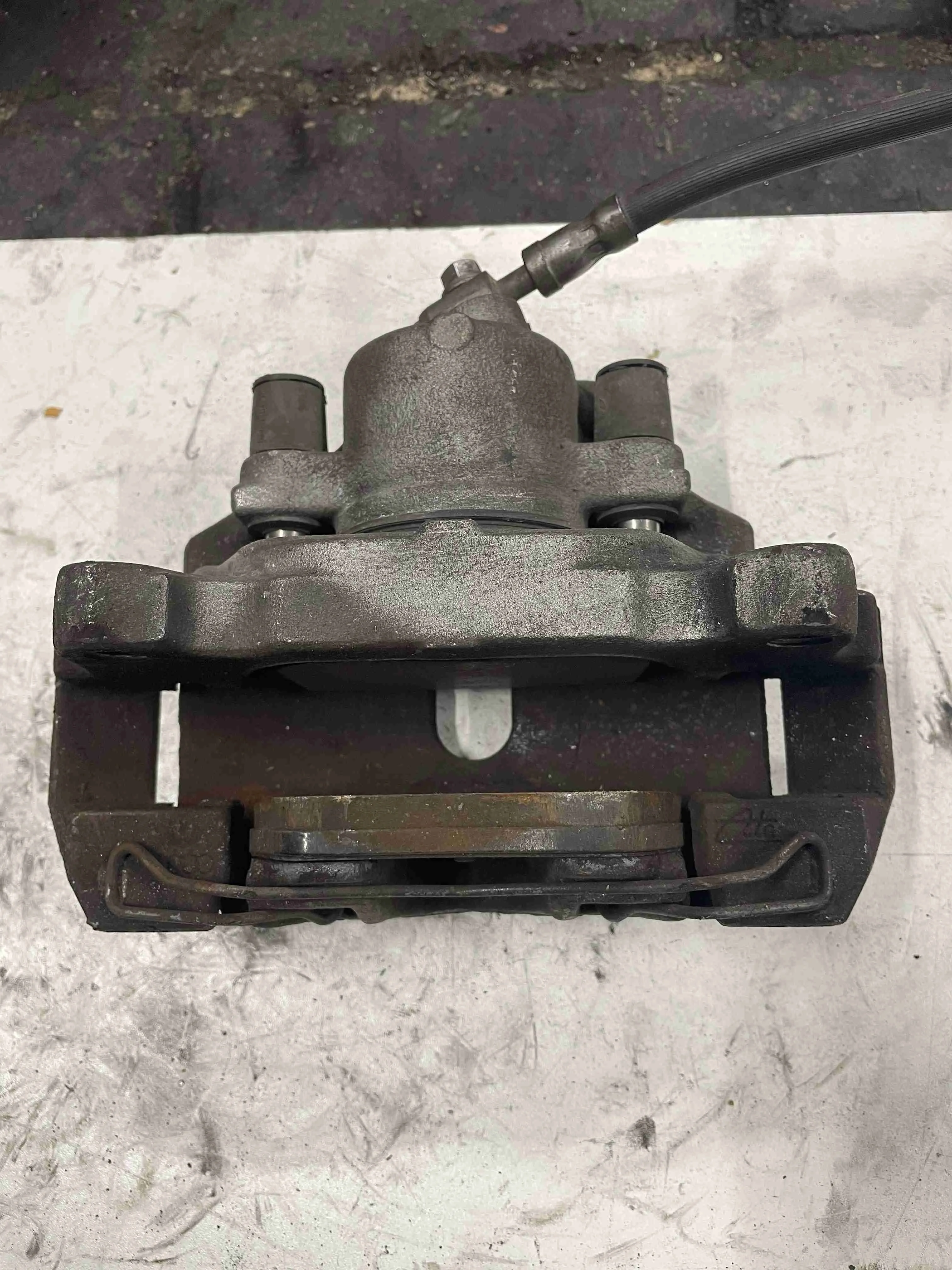 Суппорт передний правый Volkswagen V (2009—2015) 1J0615124A
; 1J0615124; 1K0615124A CBZB