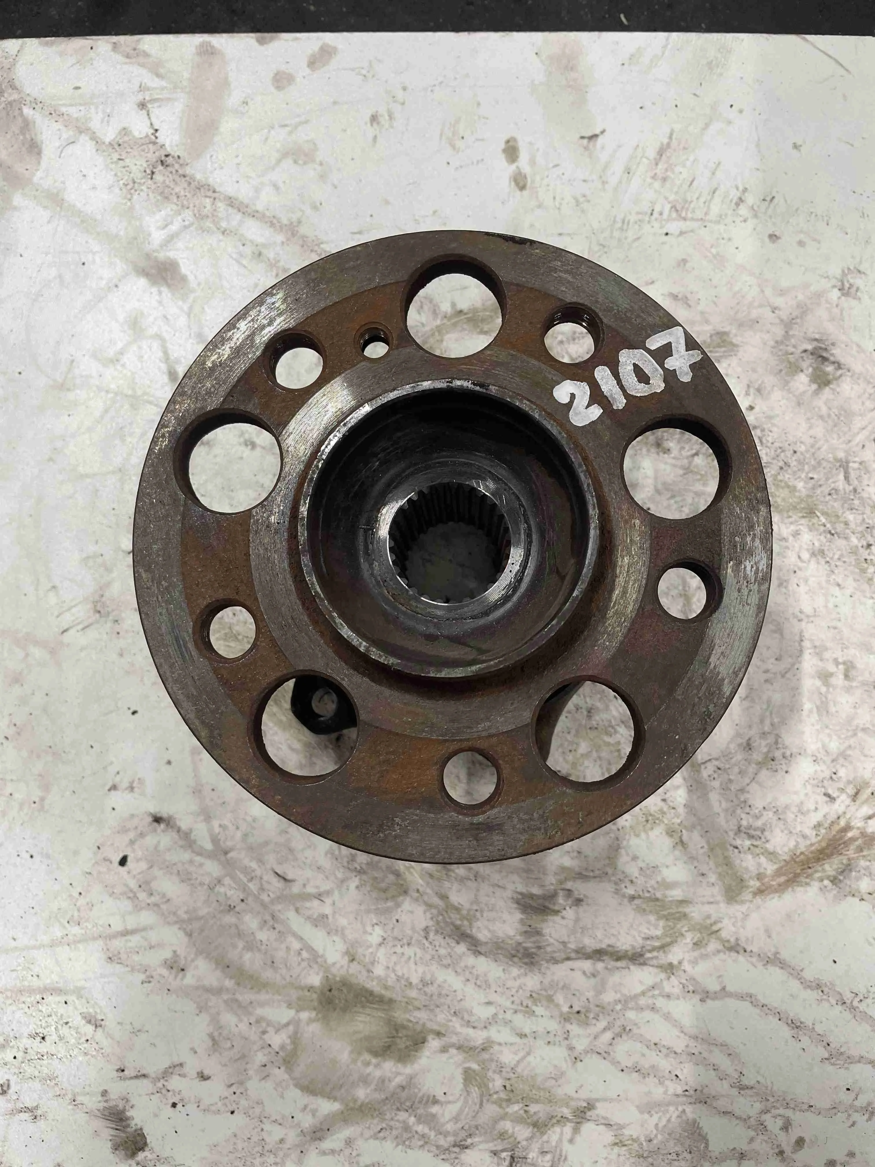 Ступица передняя Mercedes-Benz W221 (2005—2009) A2119810227
; A2309810127 272965