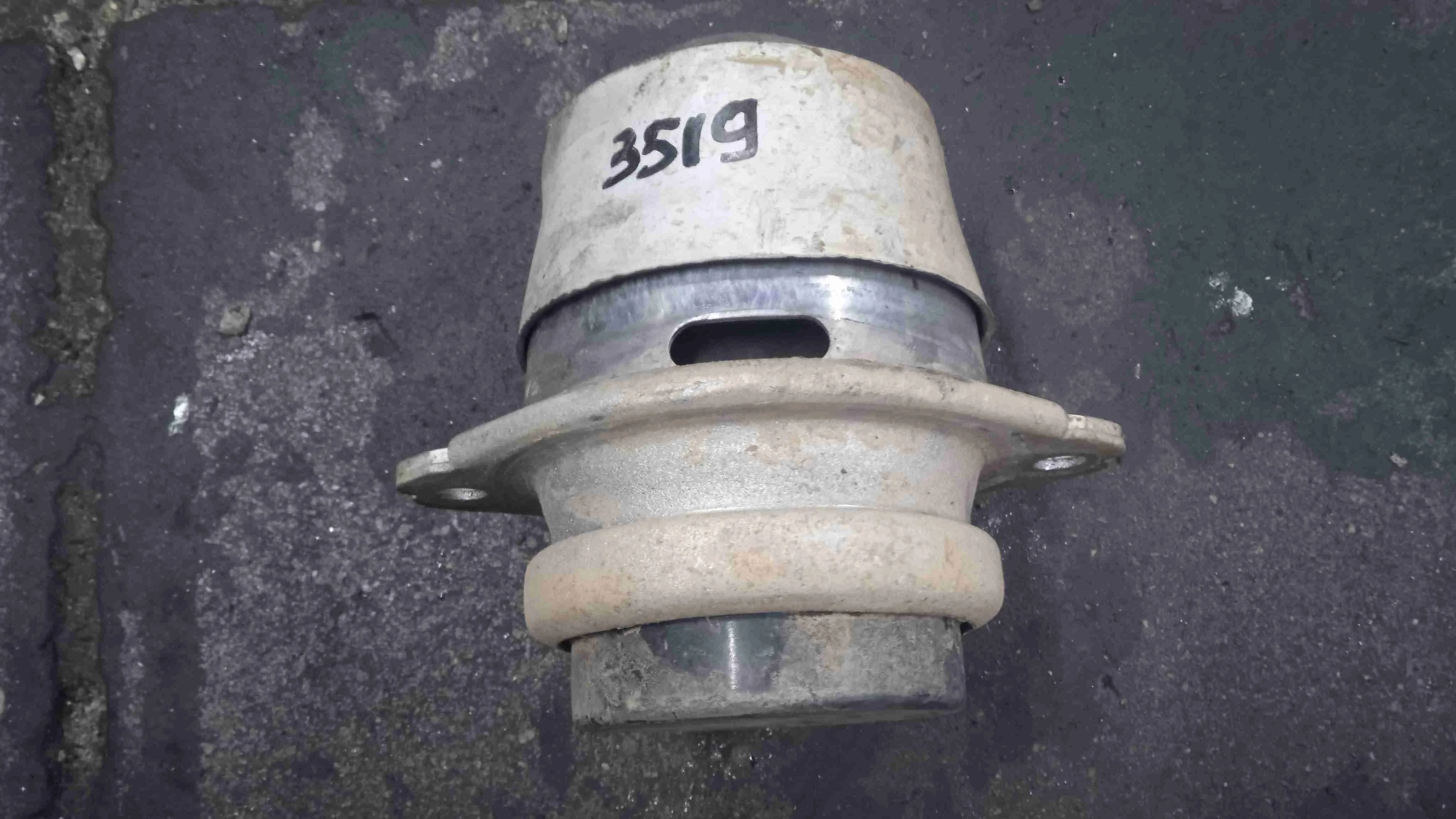 Подушка крепления двигателя Volkswagen II рестайлинг (2014—2018) 7P6199131C
 CUD