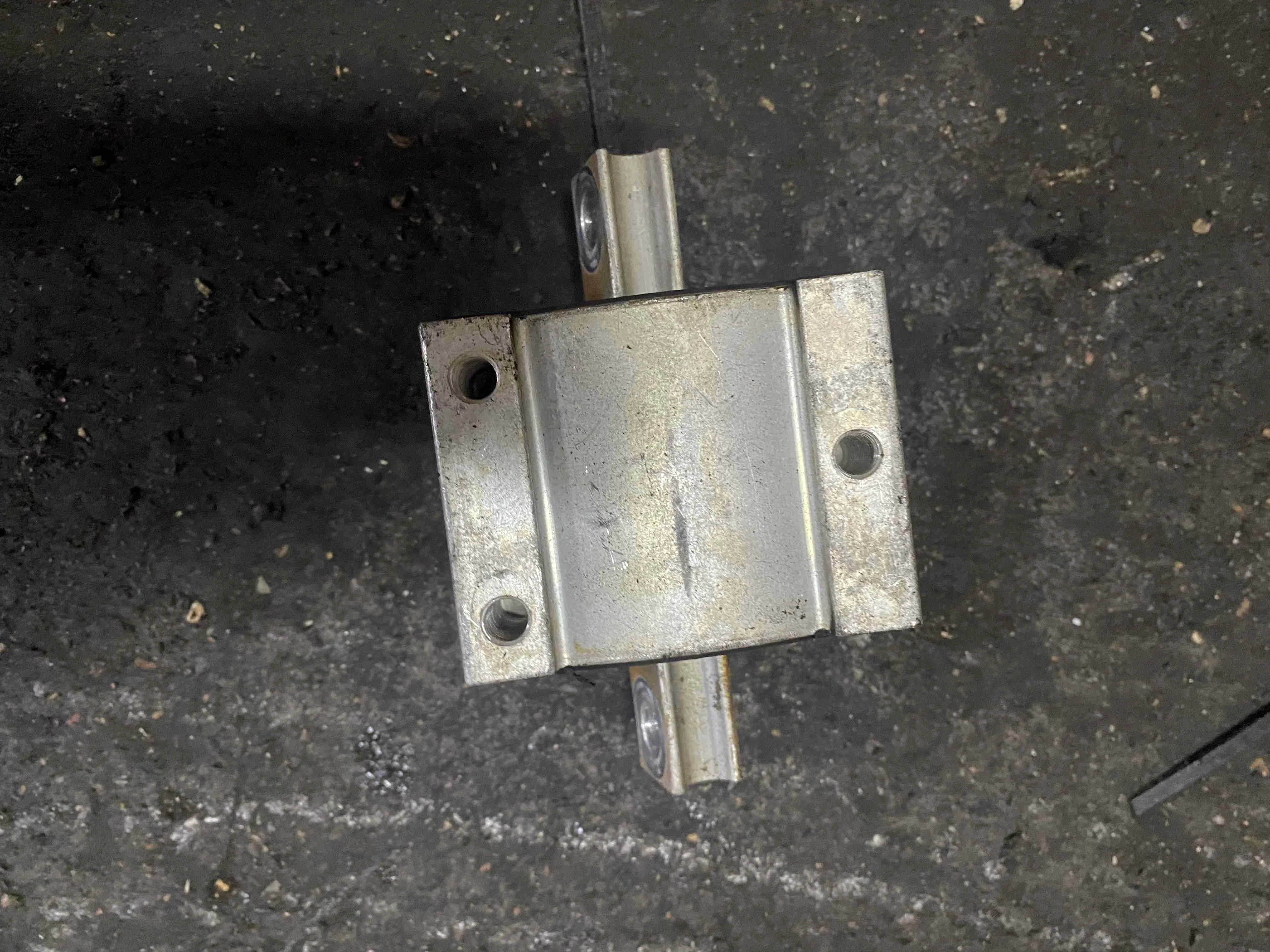 Подушка крепления КПП Mercedes-Benz W205/S205/C205/A205 (2014—2018) A2122400318 651