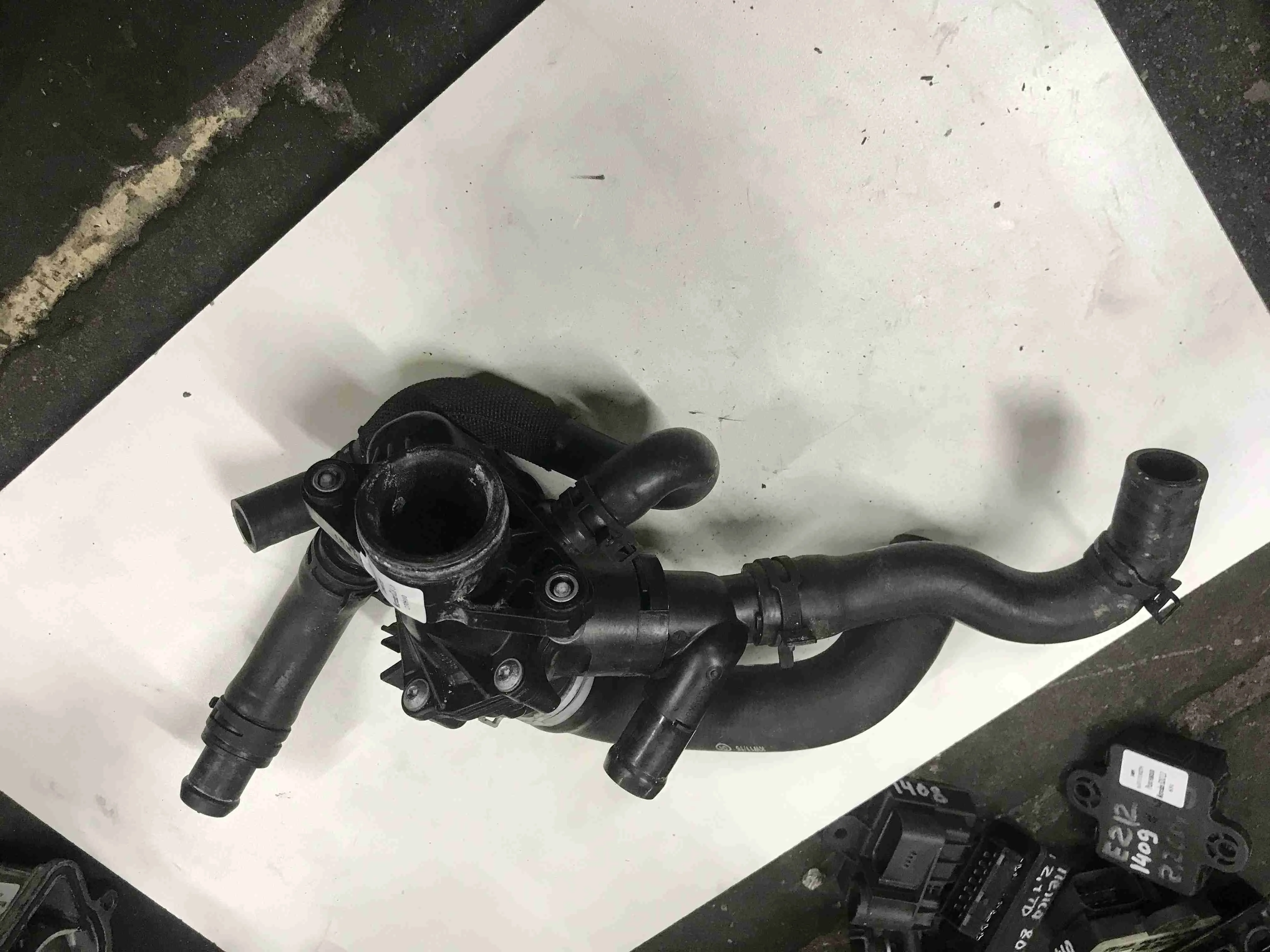 Термостат Mercedes-Benz C117/X117 рестайлинг (2016—2019) A2702000615
 270910