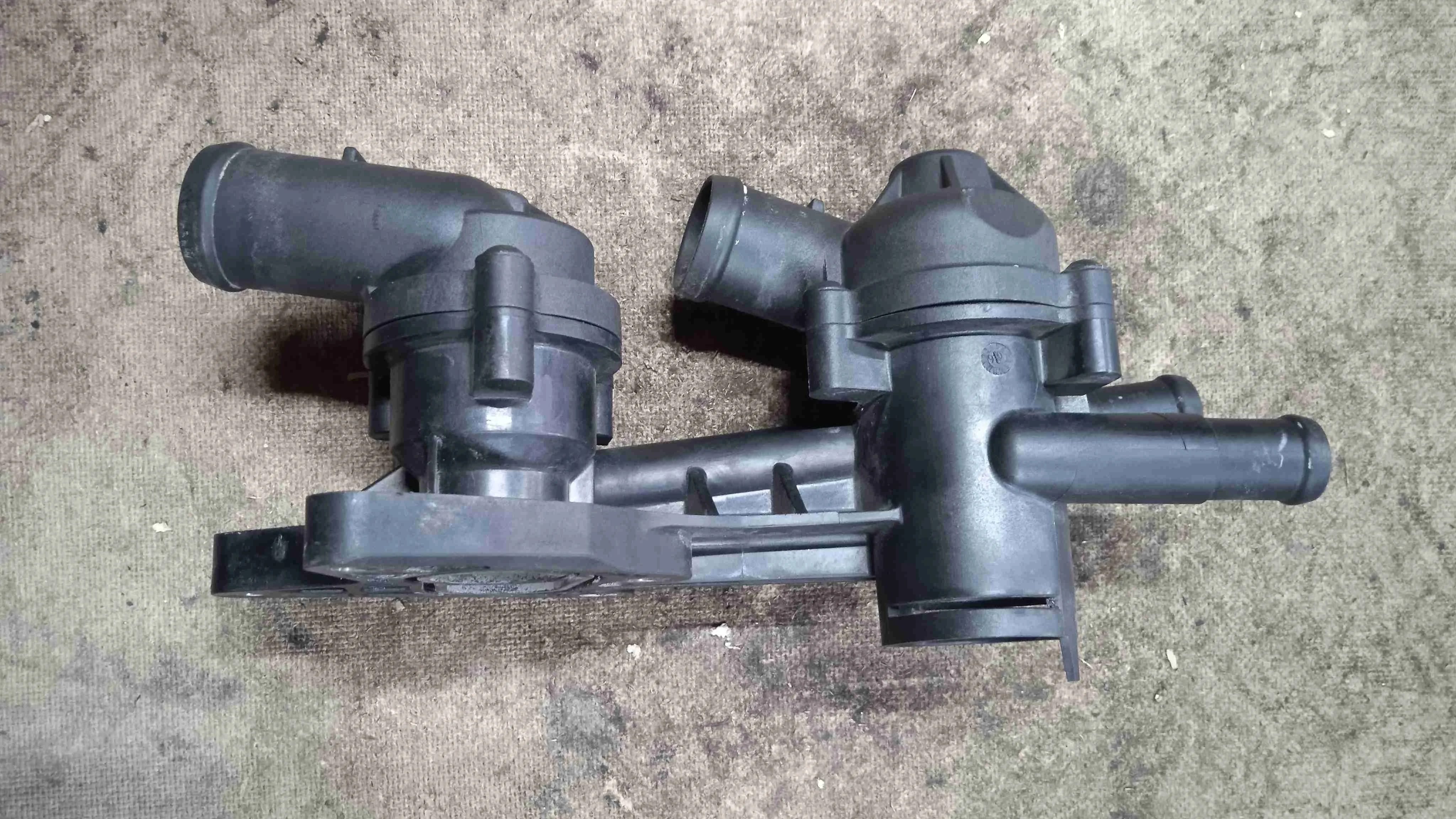 Термостат Volkswagen Mk6 (2008—2012) 03C121026S
 BMY