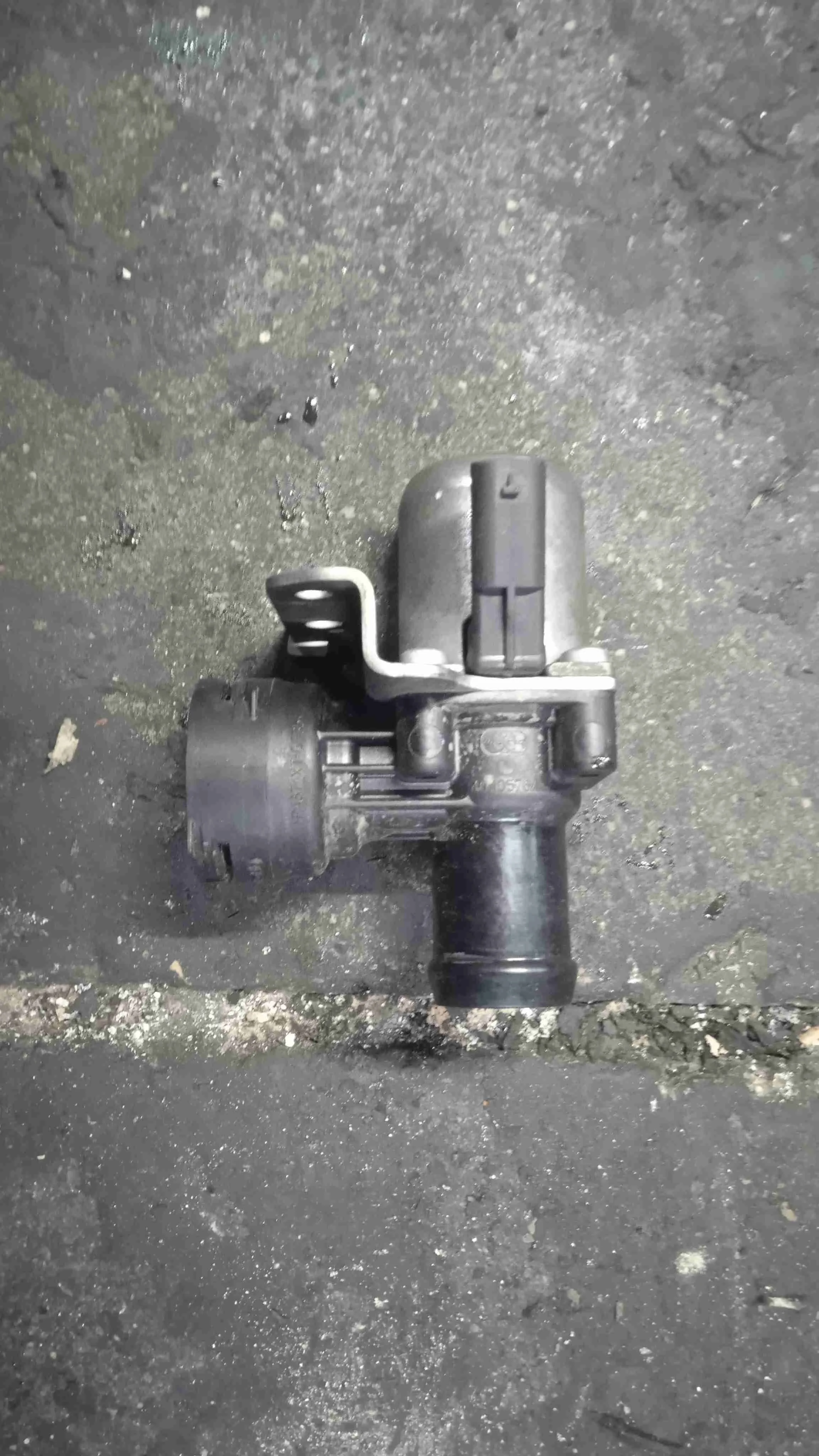 Клапан электромагнитный Mercedes-Benz W212/S212/C207/A207 (2009—2013) A2712030164
 271860