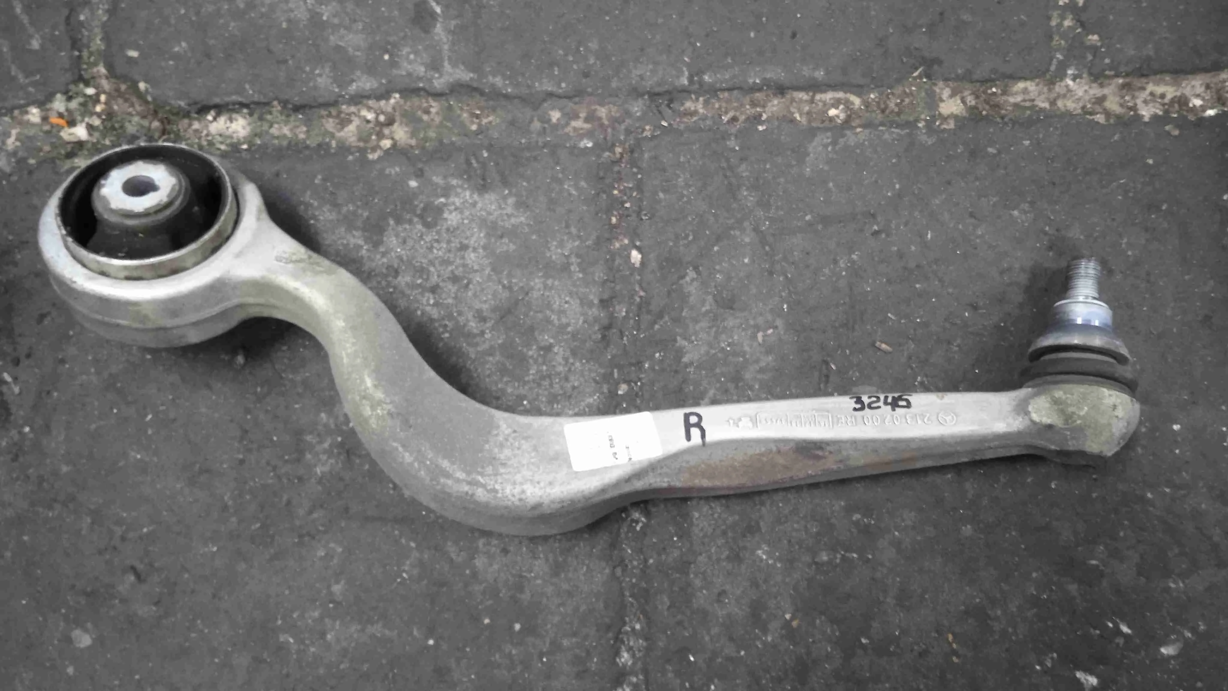 Рычаг передний правый Mercedes-Benz W213/S213/C238/A238 (2016—2021) A2133302200
; A2133301800 642