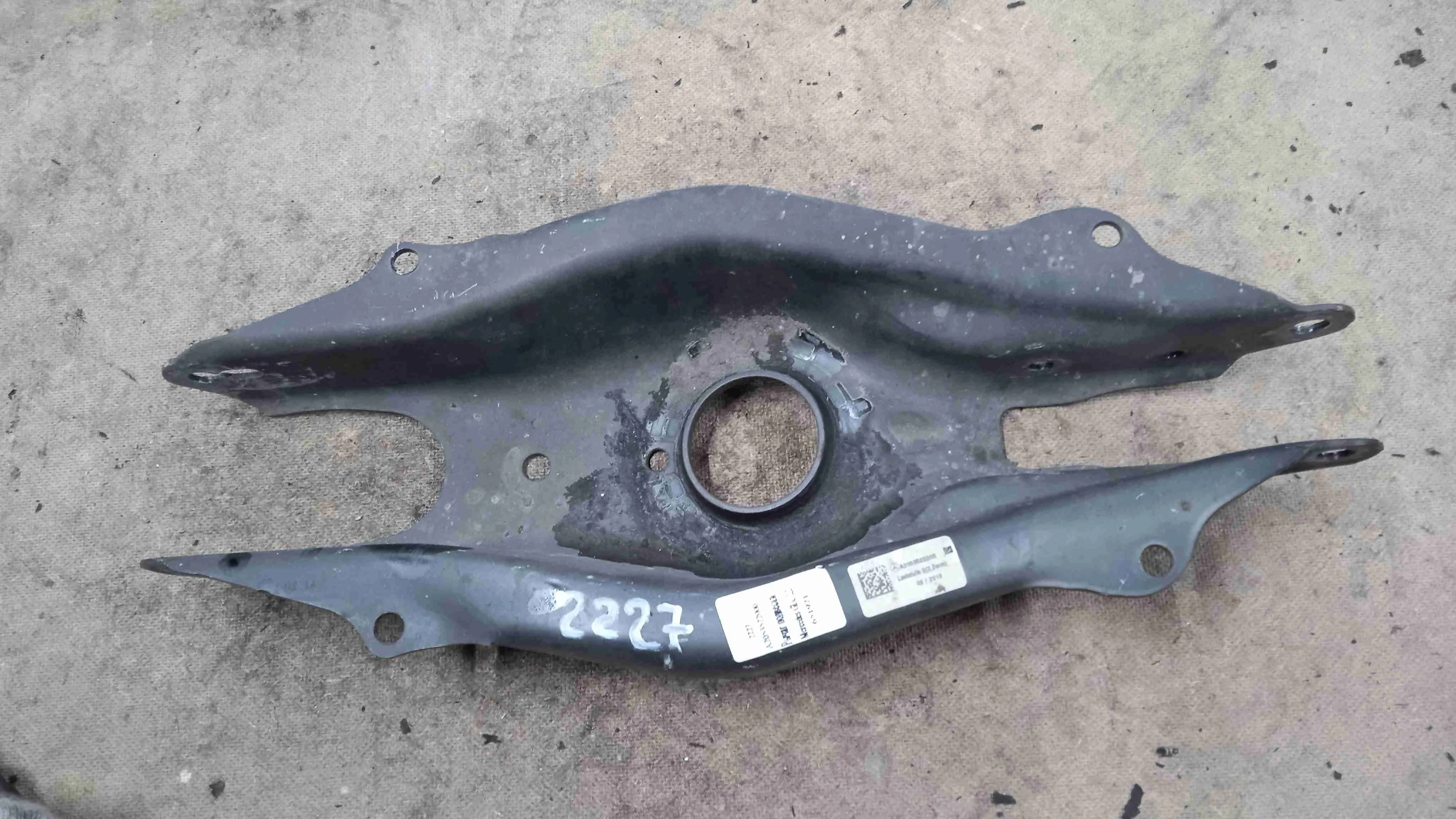 Рычаг задний Mercedes-Benz W205/S205/C205/A205 (2014—2018) A2053522000
; A2053523300 274920