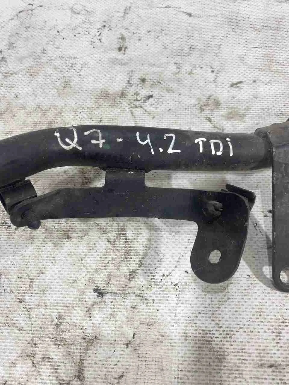 Трубка охлаждающей жидкости металлическая Audi 4L (2005—2009) 057103227R