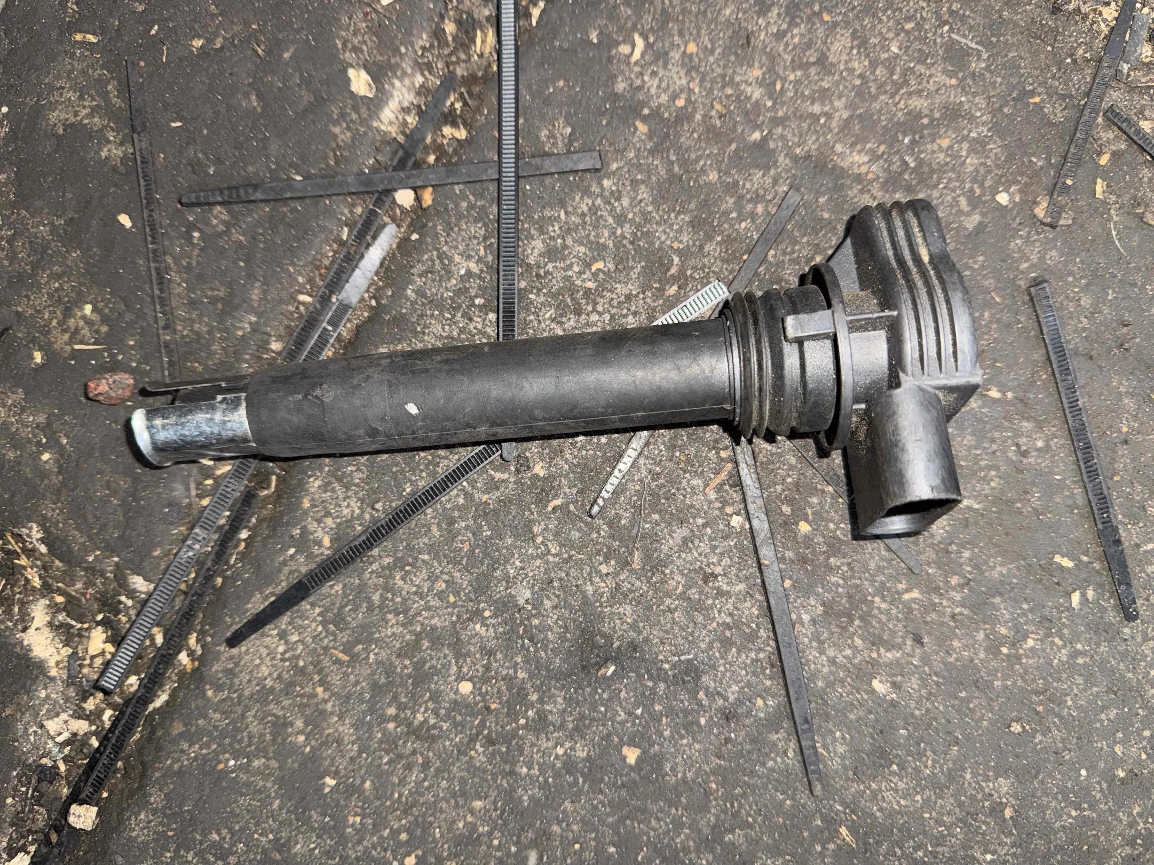 Катушка зажигания Audi B8 рестайлинг (2011—2015) 06H905115B
 CDN