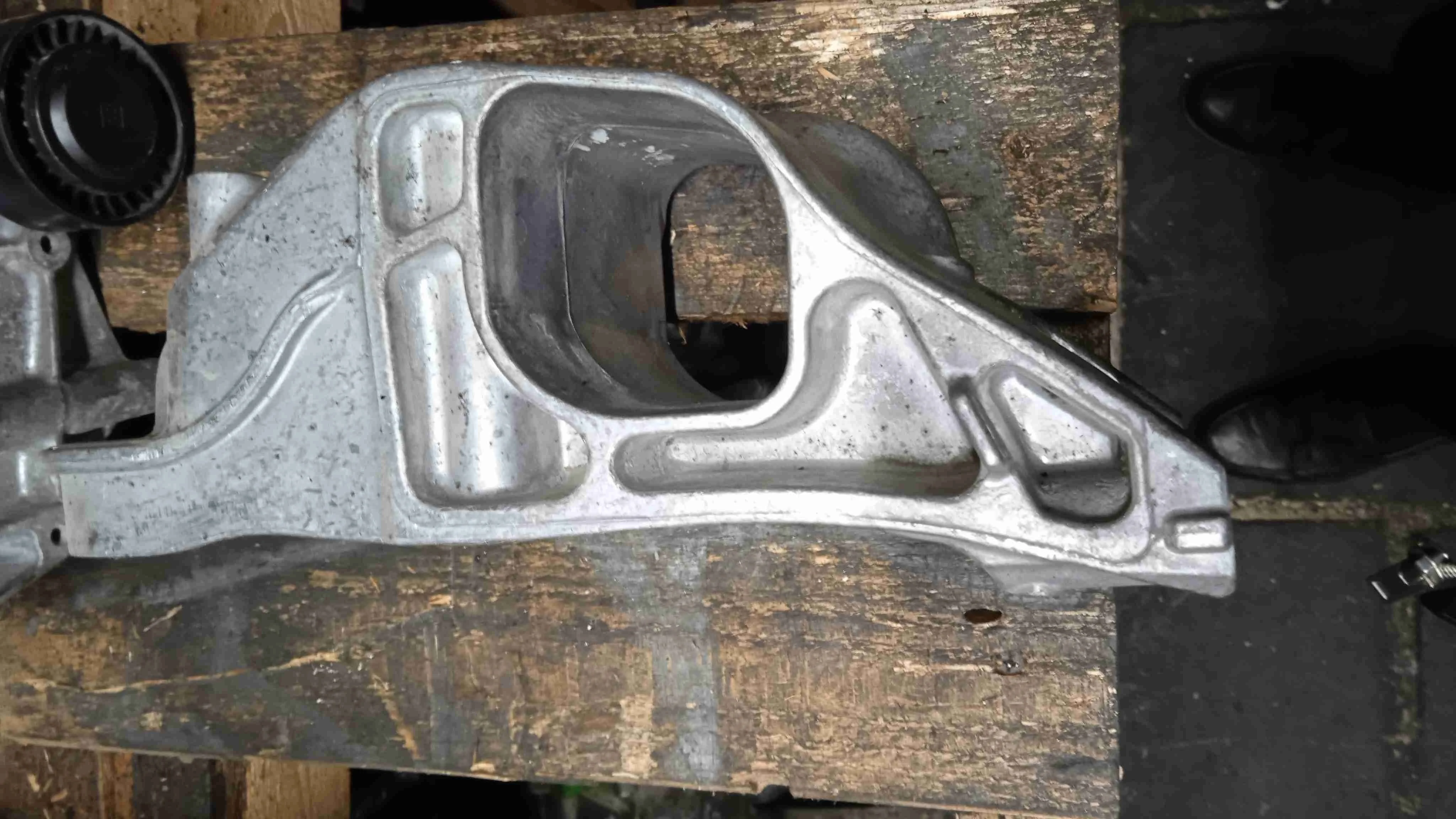 Кронштейн Mercedes-Benz C117/X117 рестайлинг (2016—2019) A2702230138
 270920