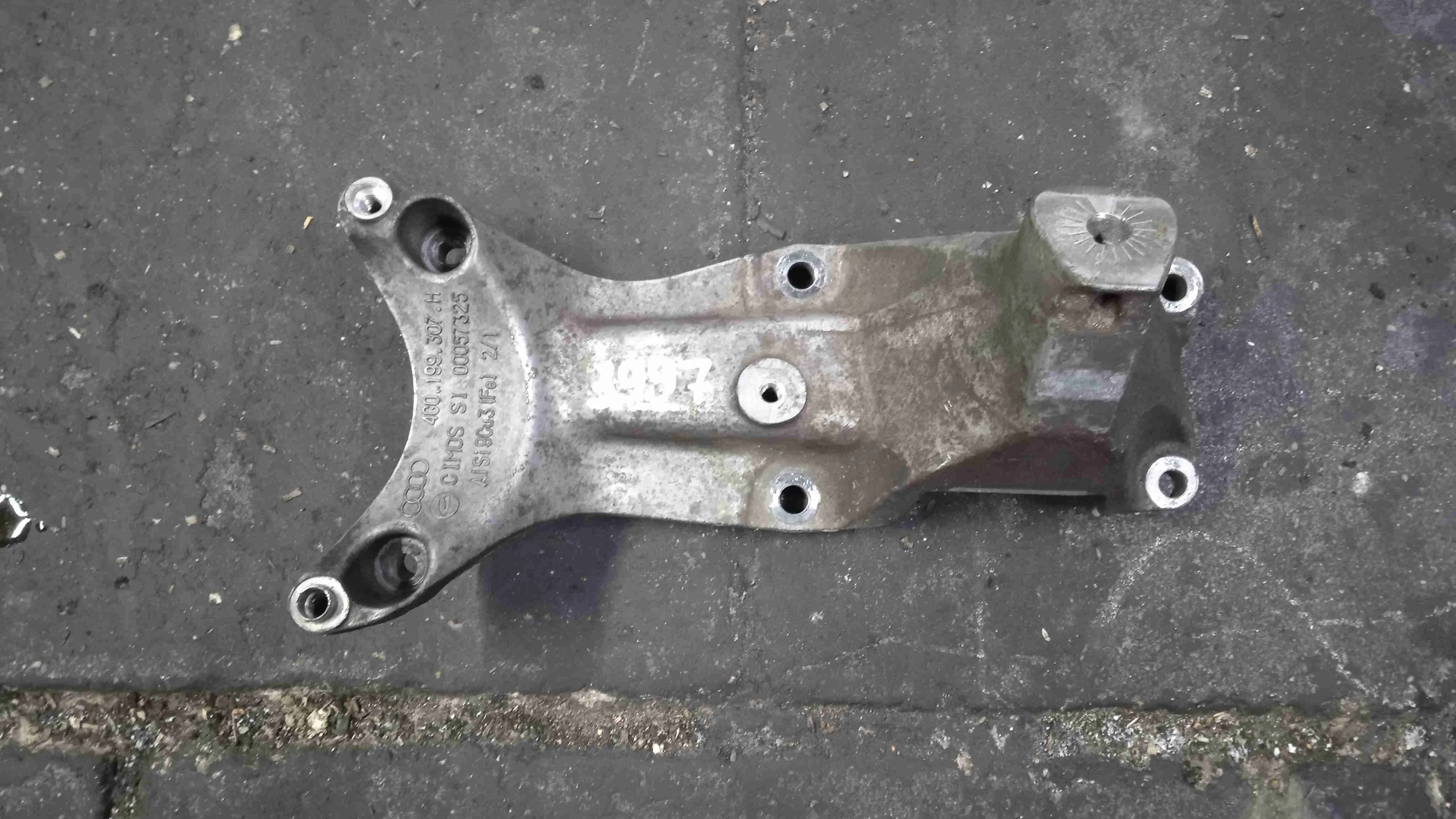 Кронштейн Audi D4 (2010—2014) 4G0199307H
; 4G0199307 CRE