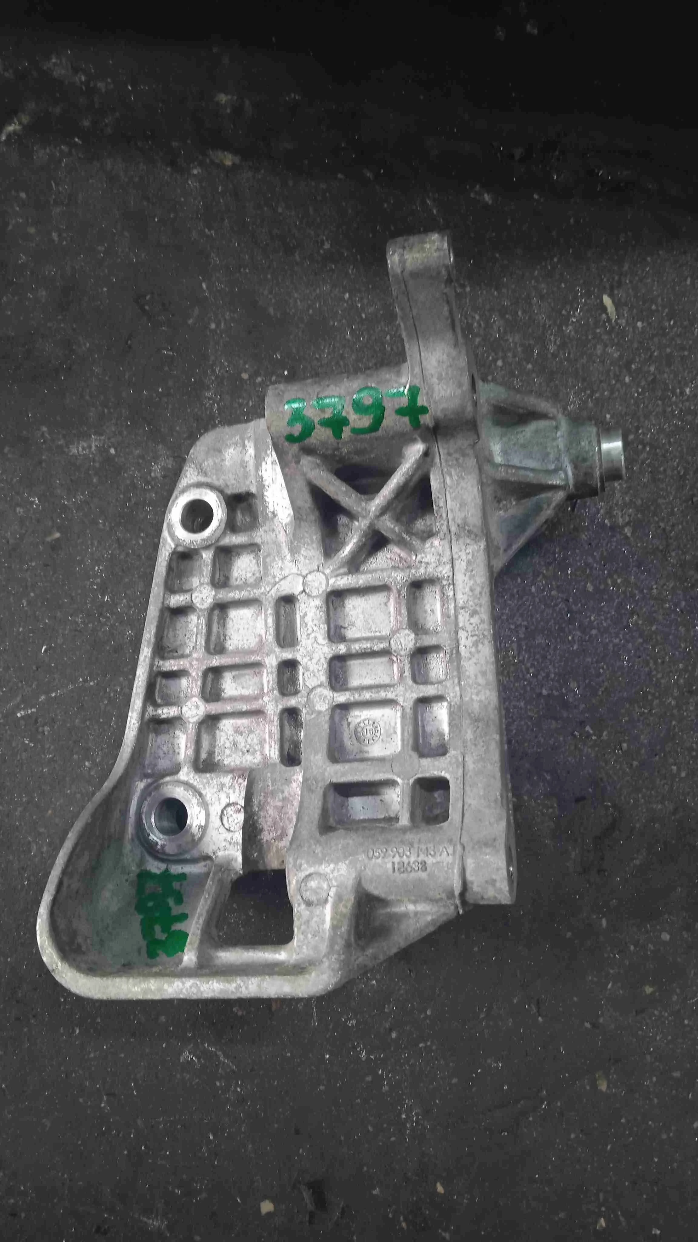 Кронштейн генератора Audi D4 (2010—2014) 059903143AJ
 CTB