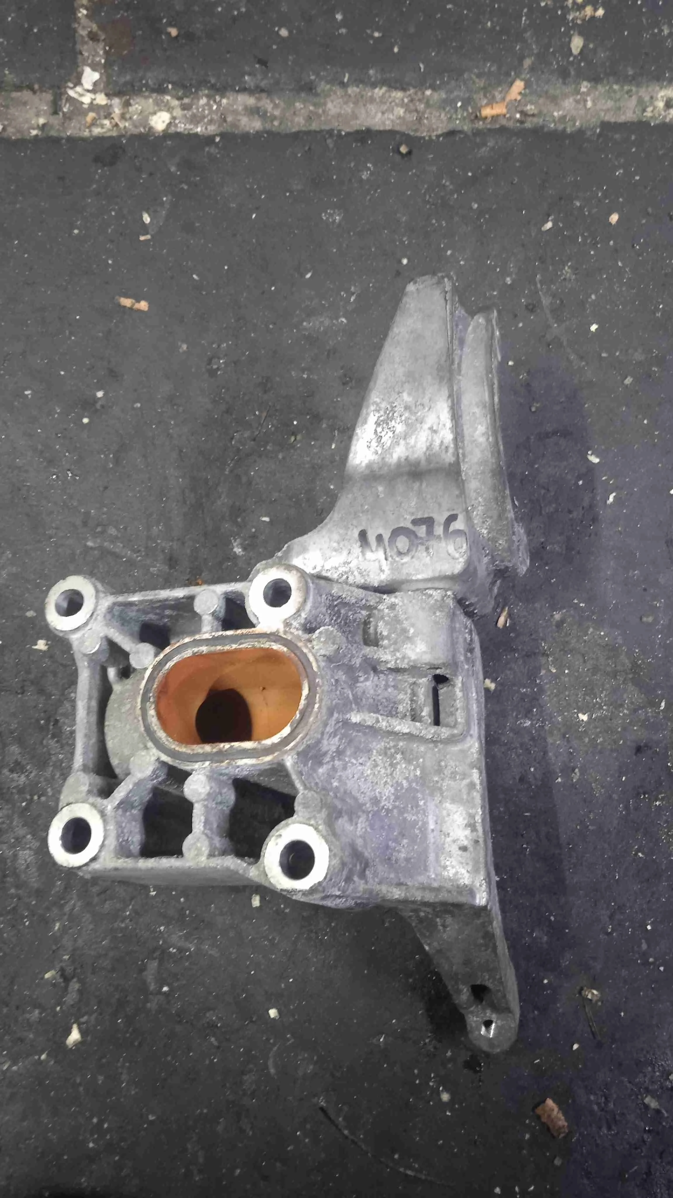 Кронштейн компрессора кондиционера Audi 4M (2015—2020) 059145169AN
; 059145169BL CJG