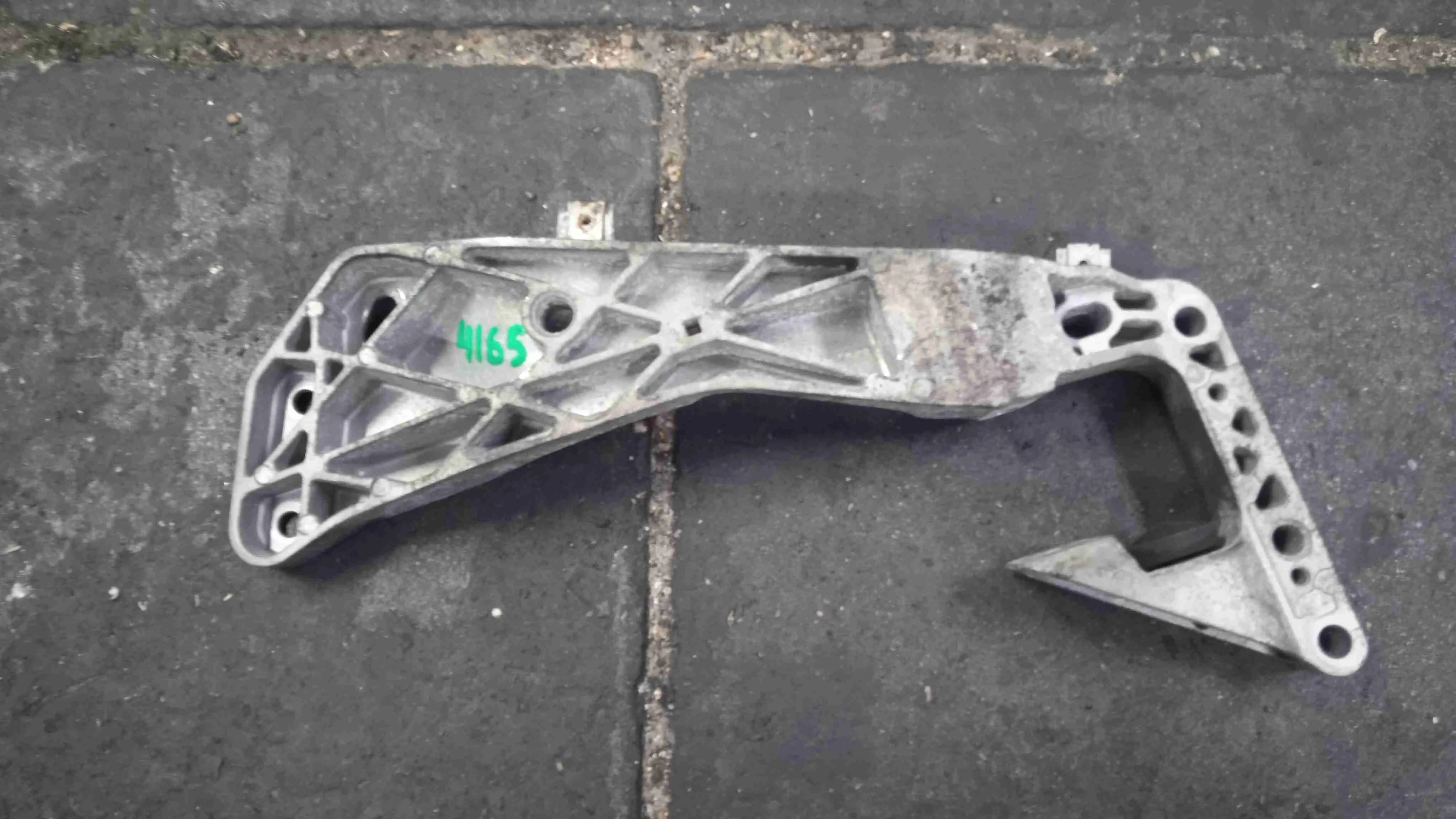 Кронштейн КПП BMW F30/F31 (2011—2015) 22116769281
 N57D30A