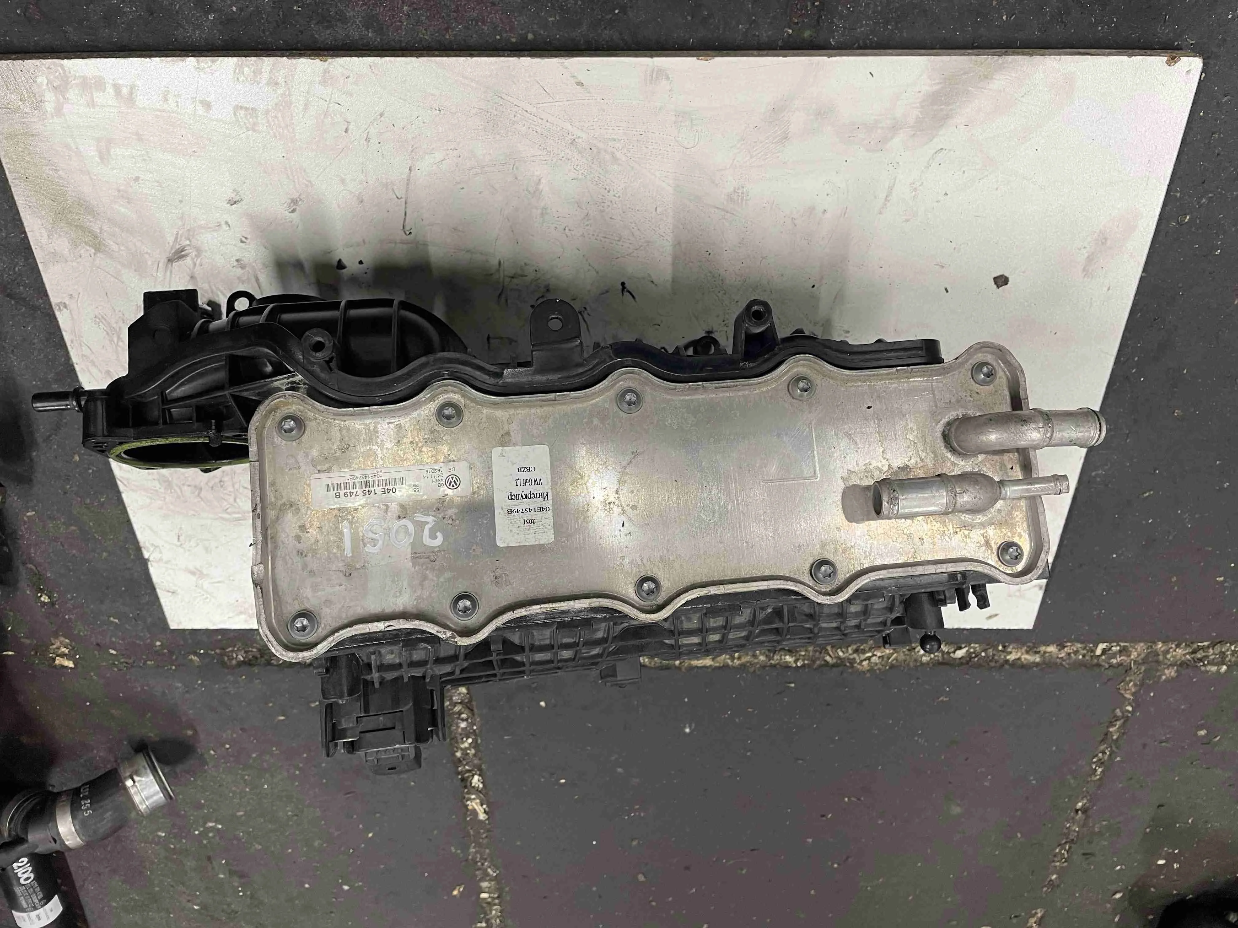 Радиатор интеркулера Volkswagen Mk6 (2008—2012) 04E145749B
 CBZB