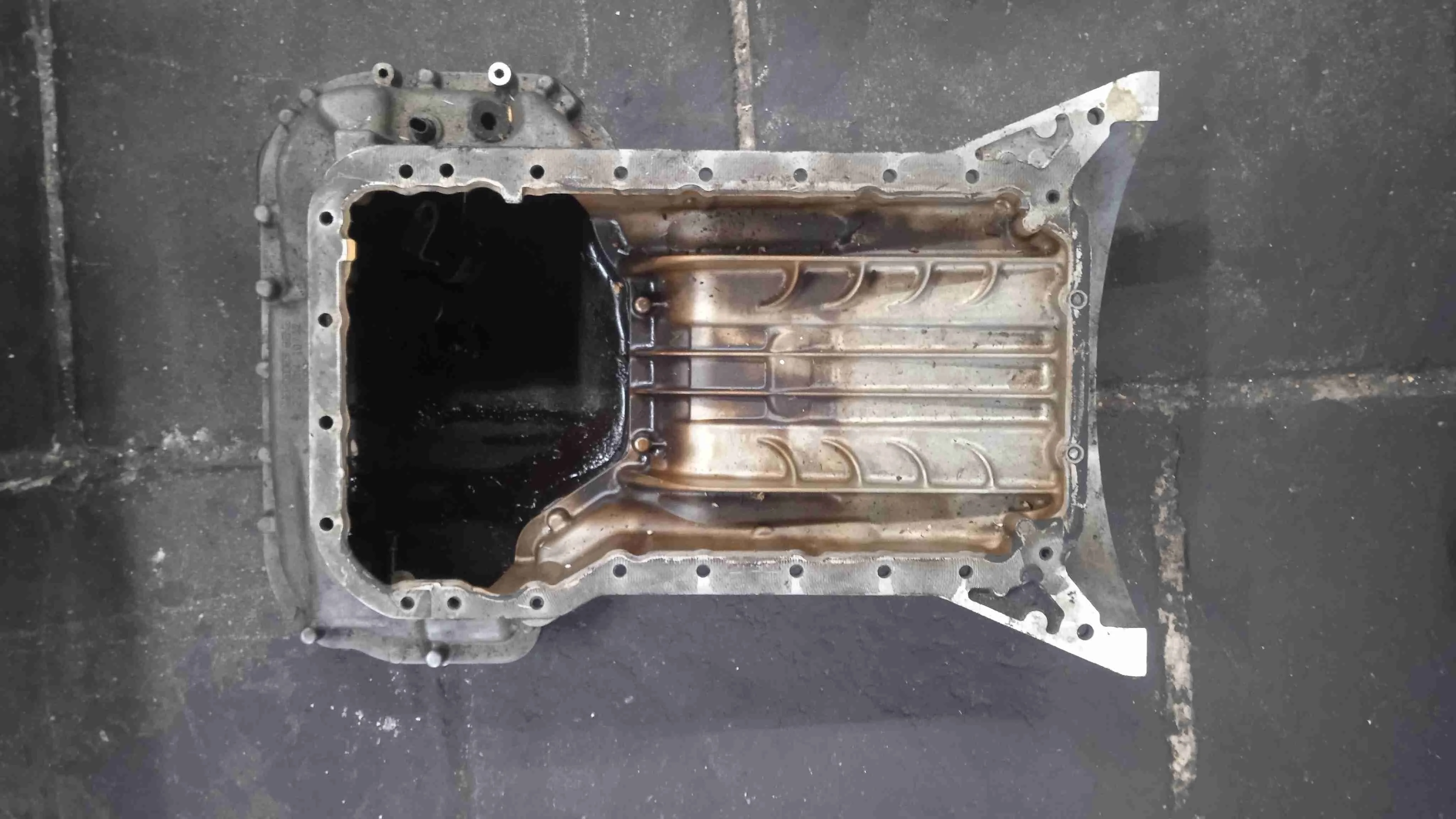 Поддон Mercedes-Benz W221 (2005—2009) A2720142002
 272