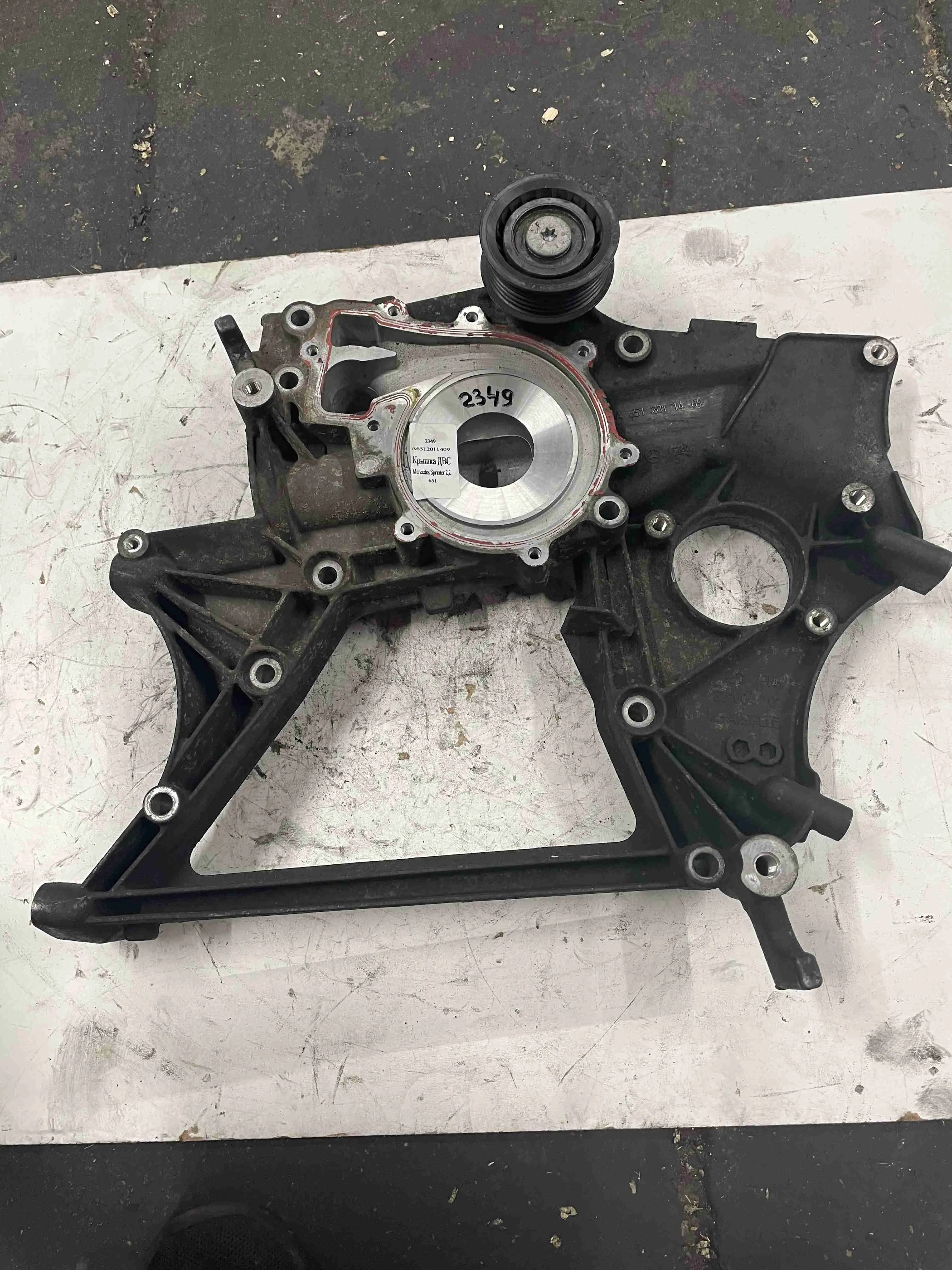 Крышка двигателя передняя Mercedes-Benz W906 (2006—2019) A6512011409
 651