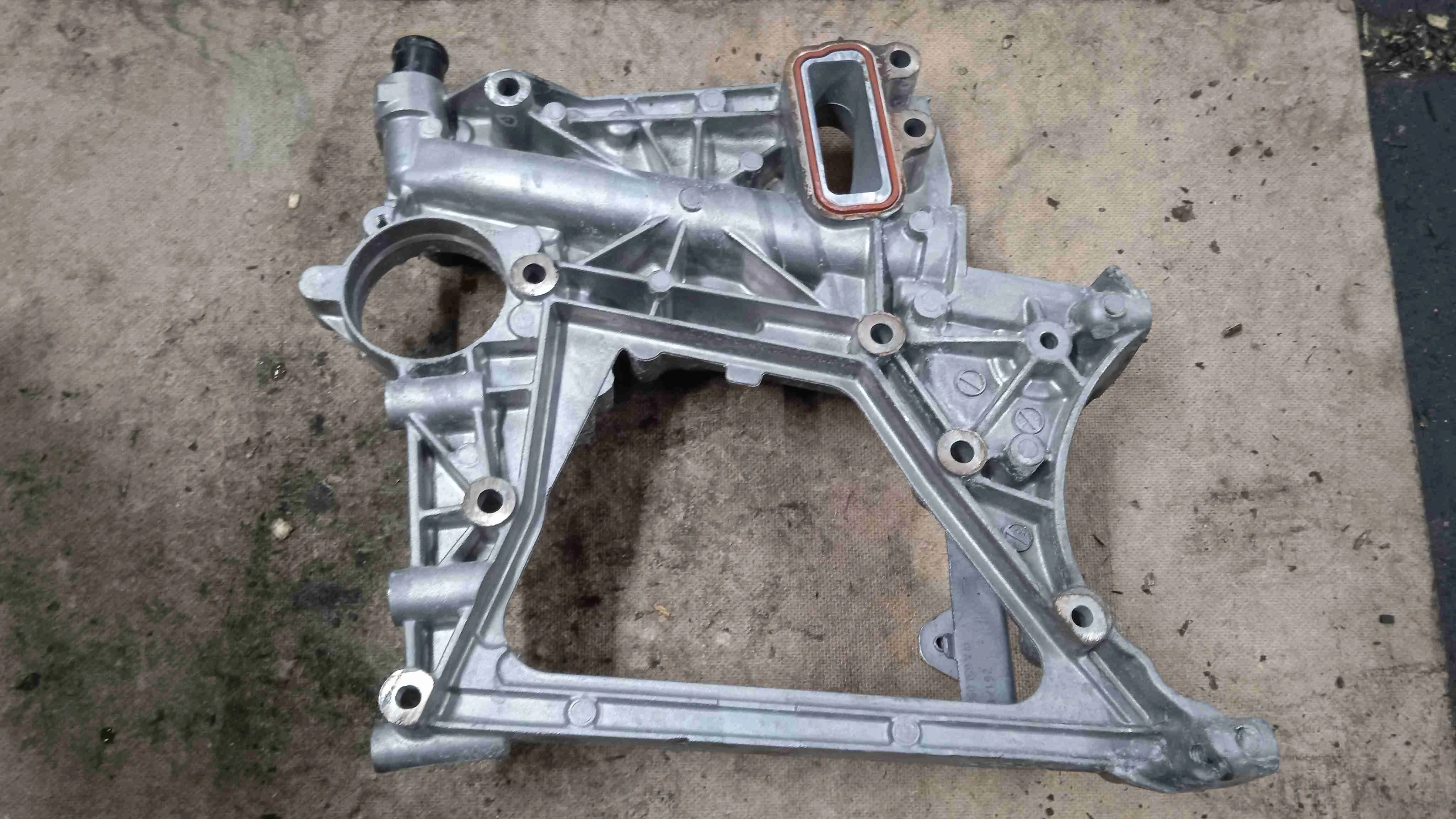 Крышка двигателя передняя Mercedes-Benz X253 (2015—2019) A6512010300
 651921
