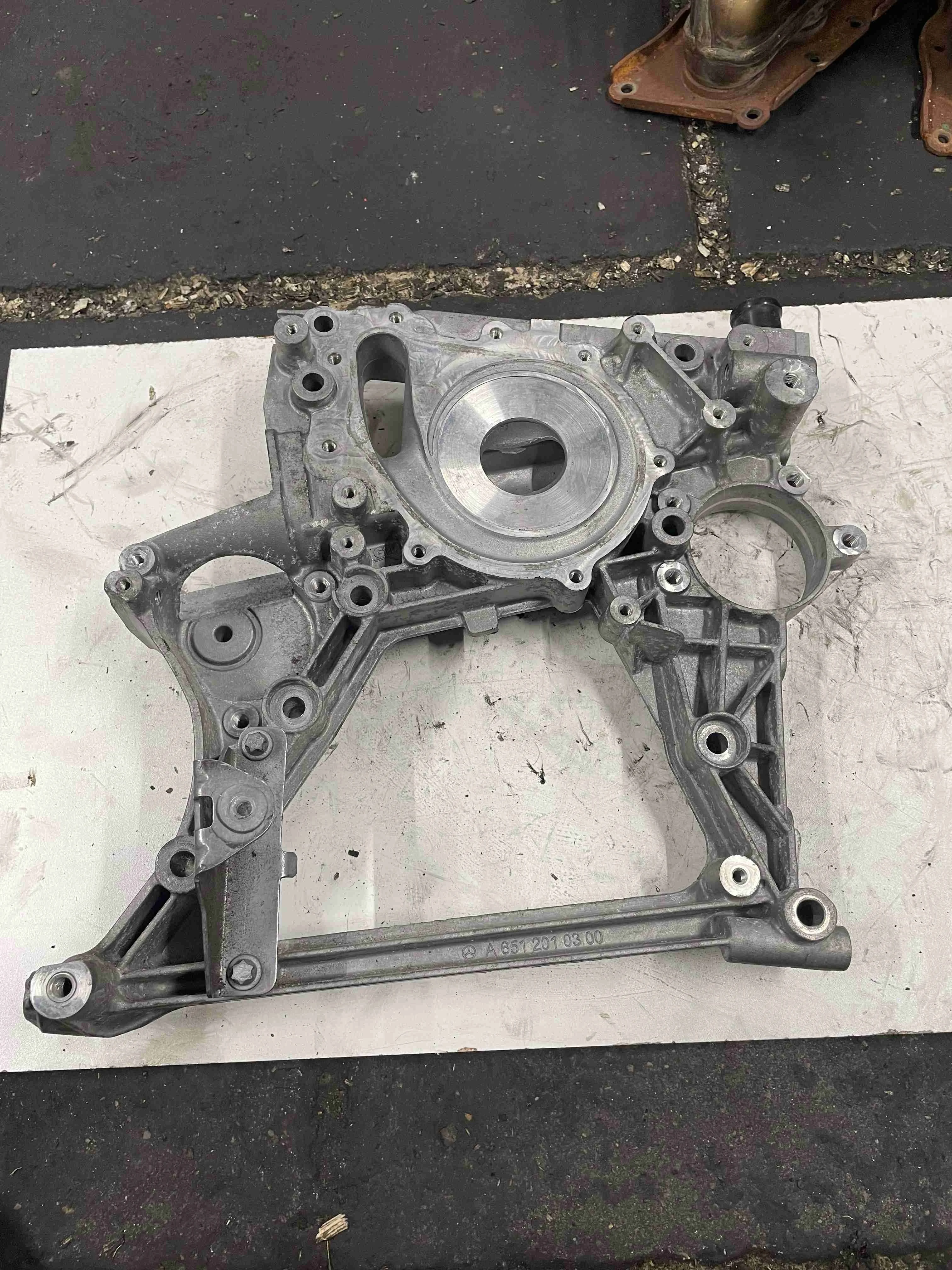 Крышка двигателя передняя Mercedes-Benz X253 (2015—2019) A6512010300
 651921