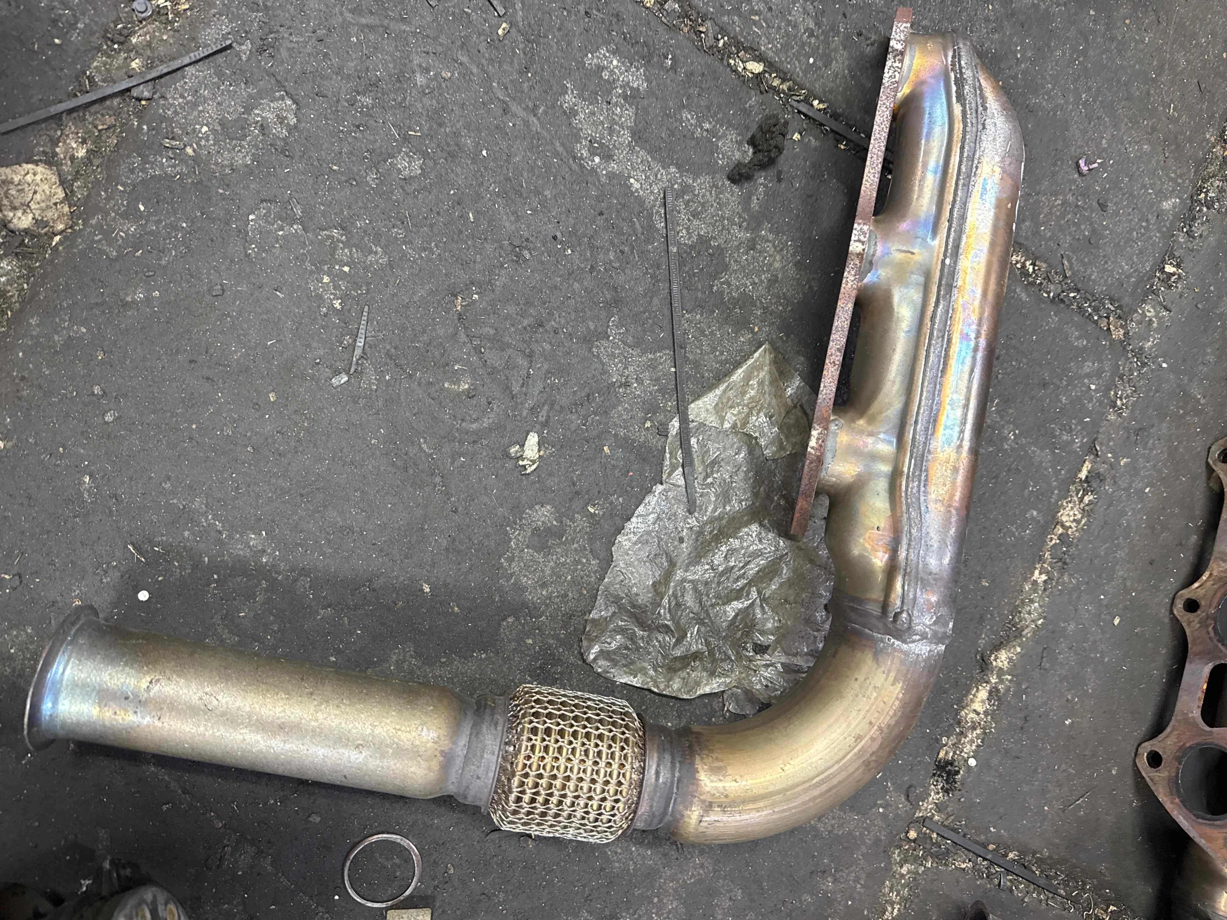 Коллектор выпускной Volkswagen II рестайлинг (2014—2018) 059253033CC
 CVM