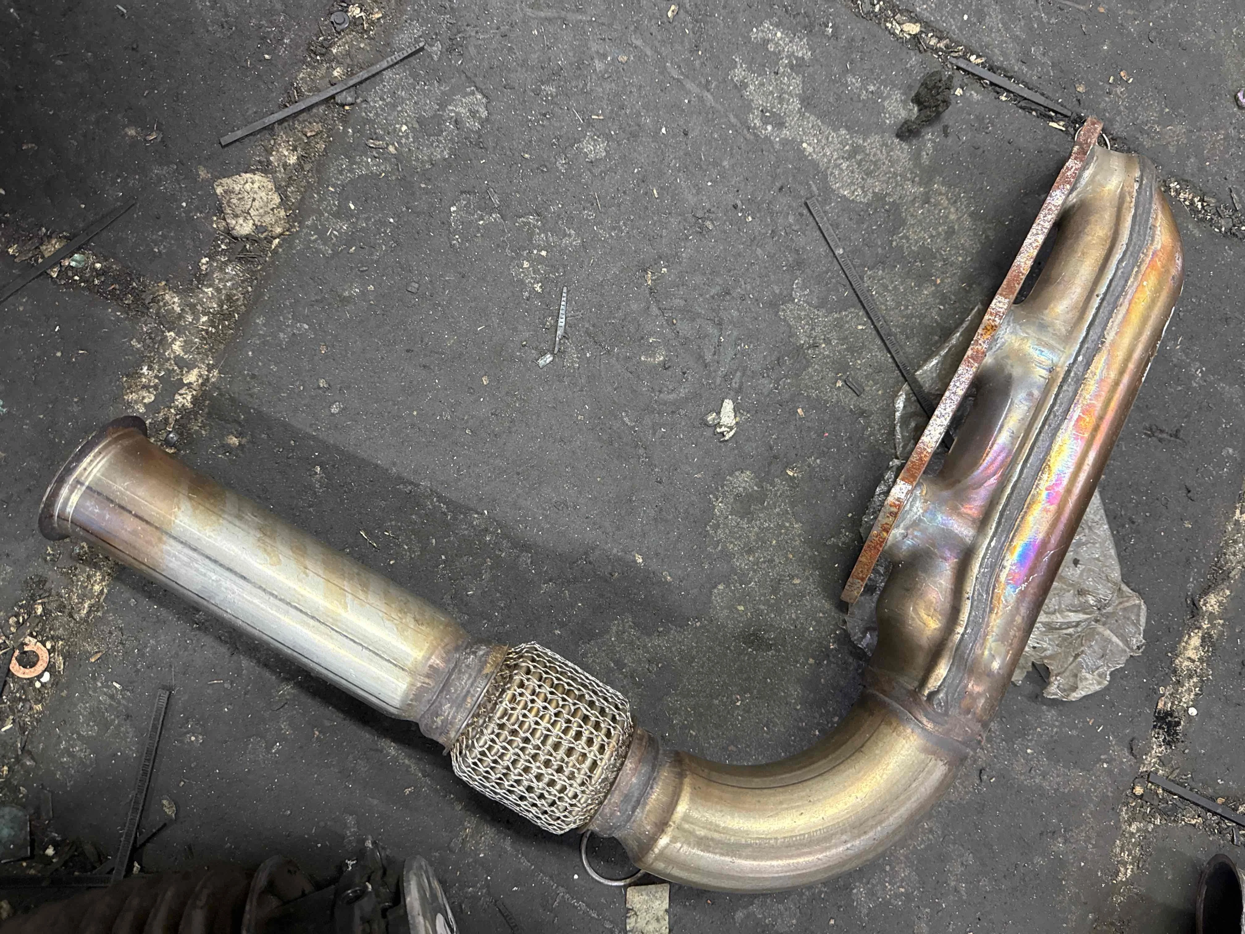 Коллектор выпускной Volkswagen II рестайлинг (2014—2018) 059253033CC
 CVM