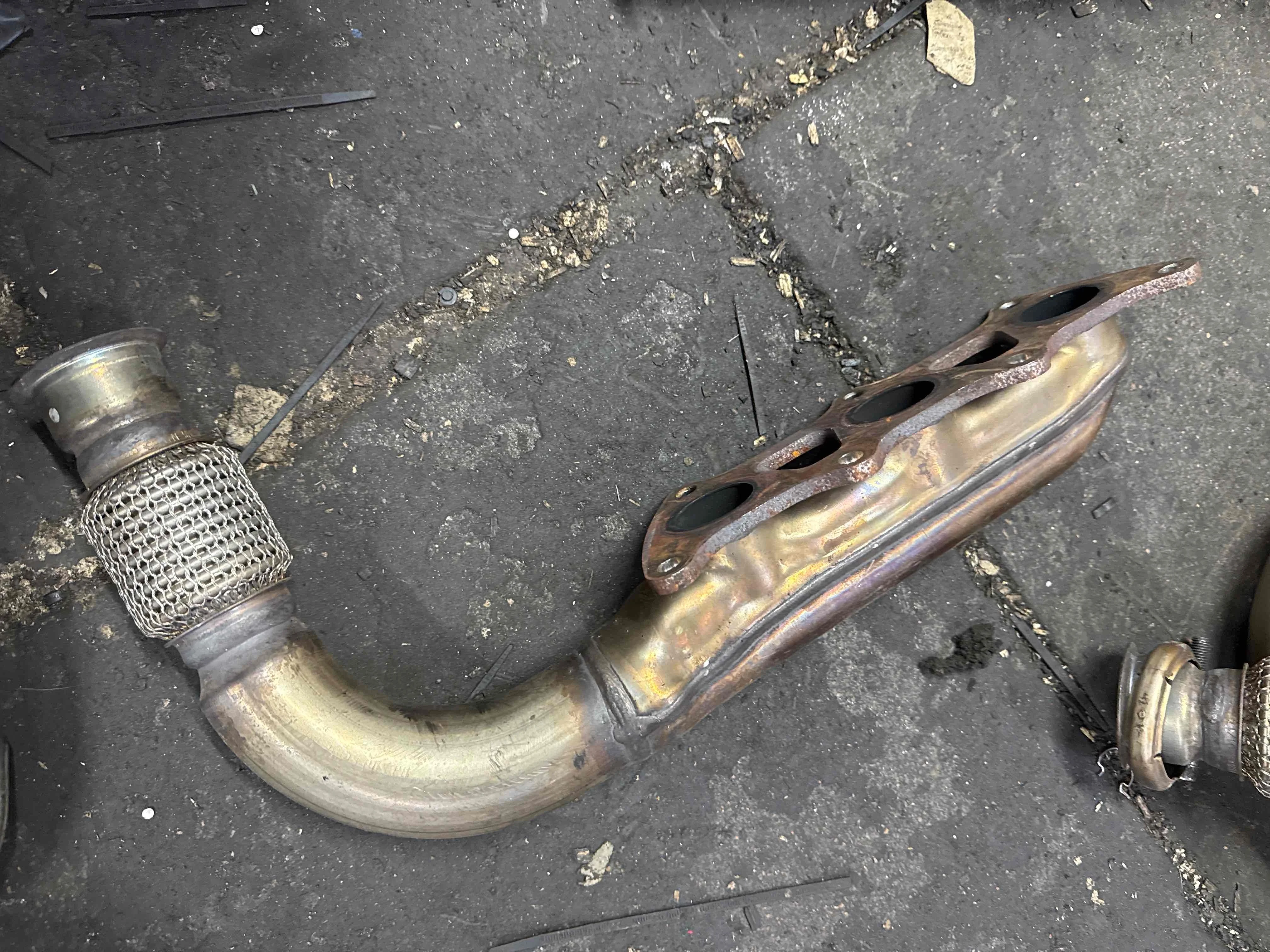 Коллектор выпускной Volkswagen II рестайлинг (2014—2018) 059253034CC
 CVM