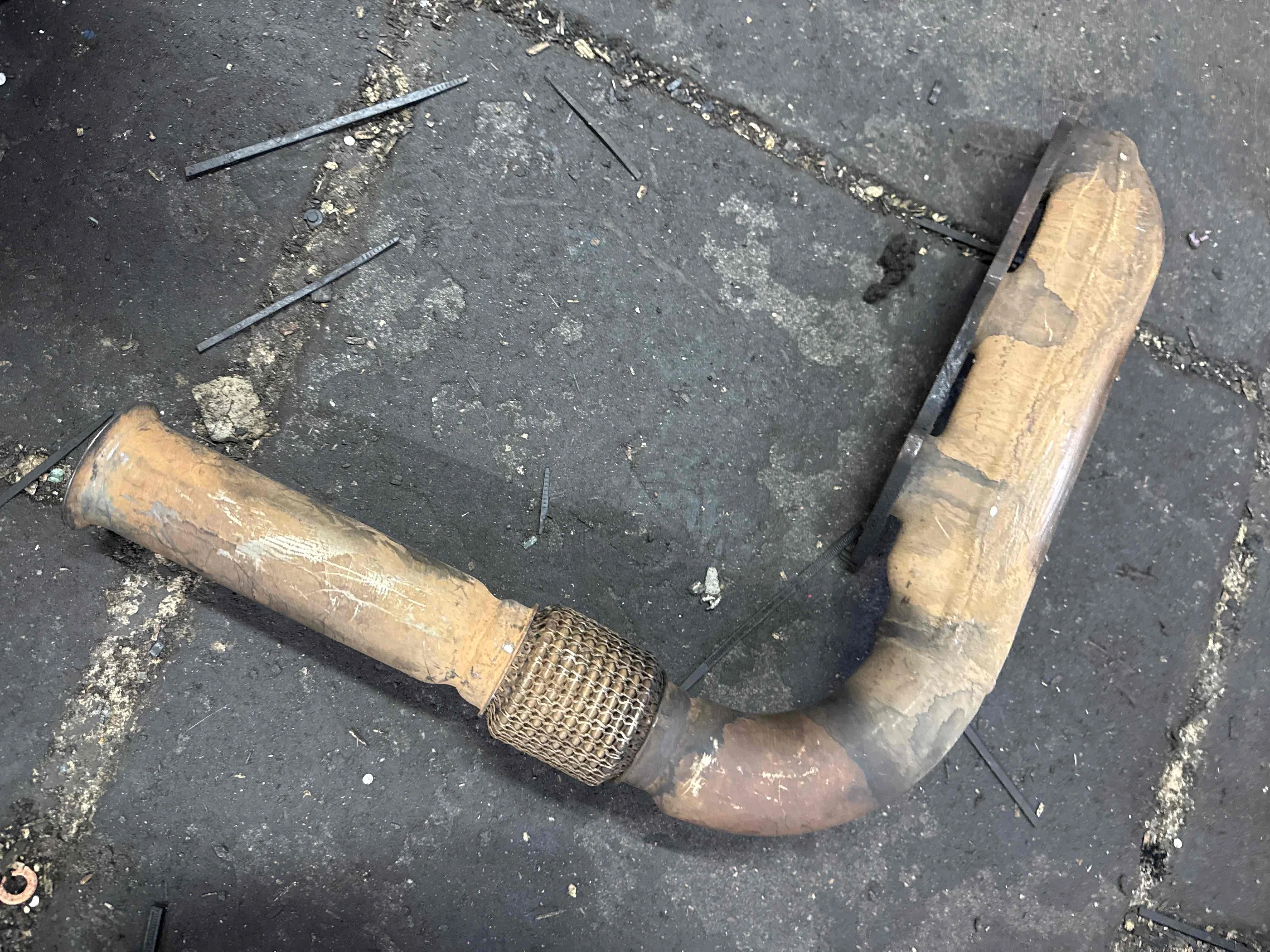 Коллектор выпускной Volkswagen II рестайлинг (2014—2018) 059253033CC
 CVM