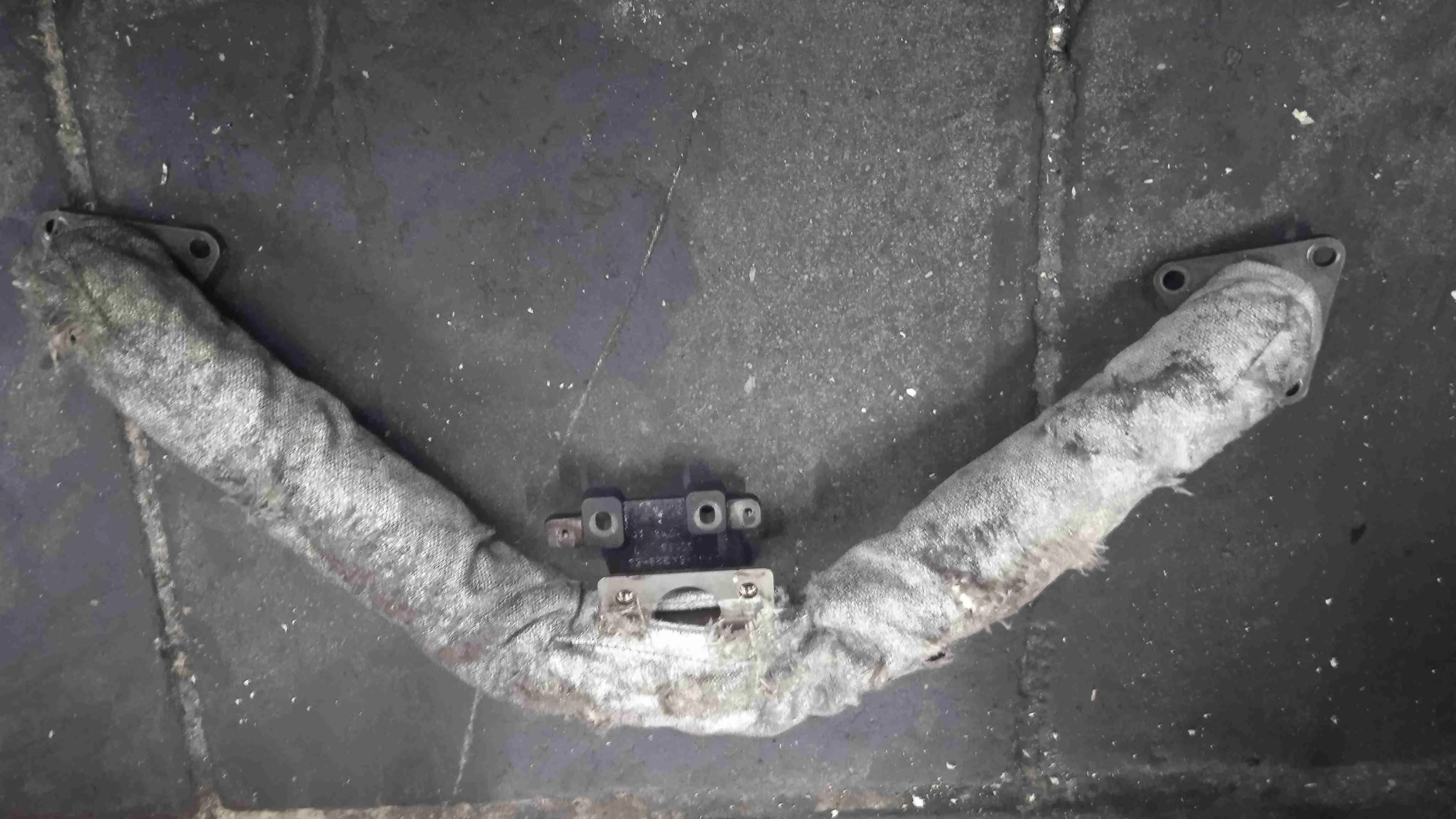 Коллектор выпускной Land Rover III рестайлинг 2 (2009—2012) LR022754
; LR034006 448DT