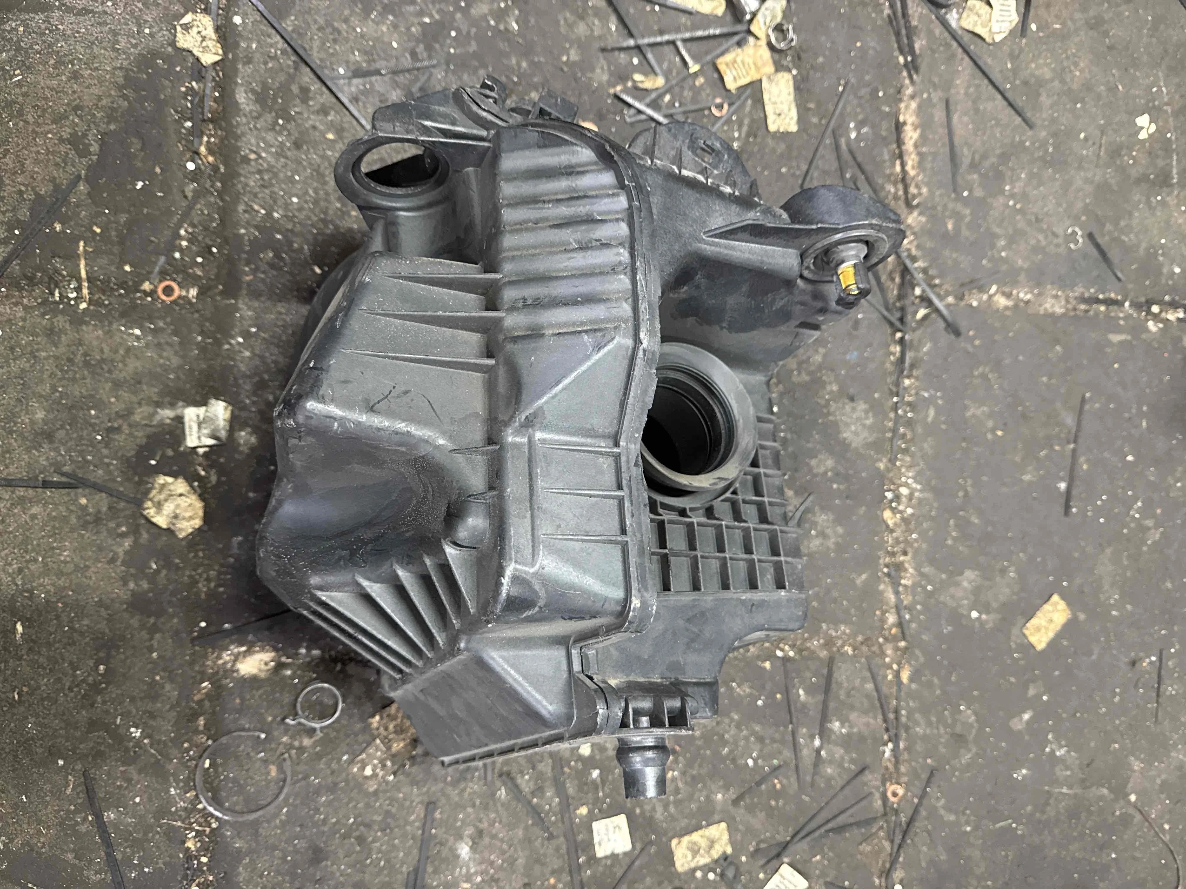 Корпус воздушного фильтра Mercedes-Benz W169 (2004—2008) A2660900101
 266940