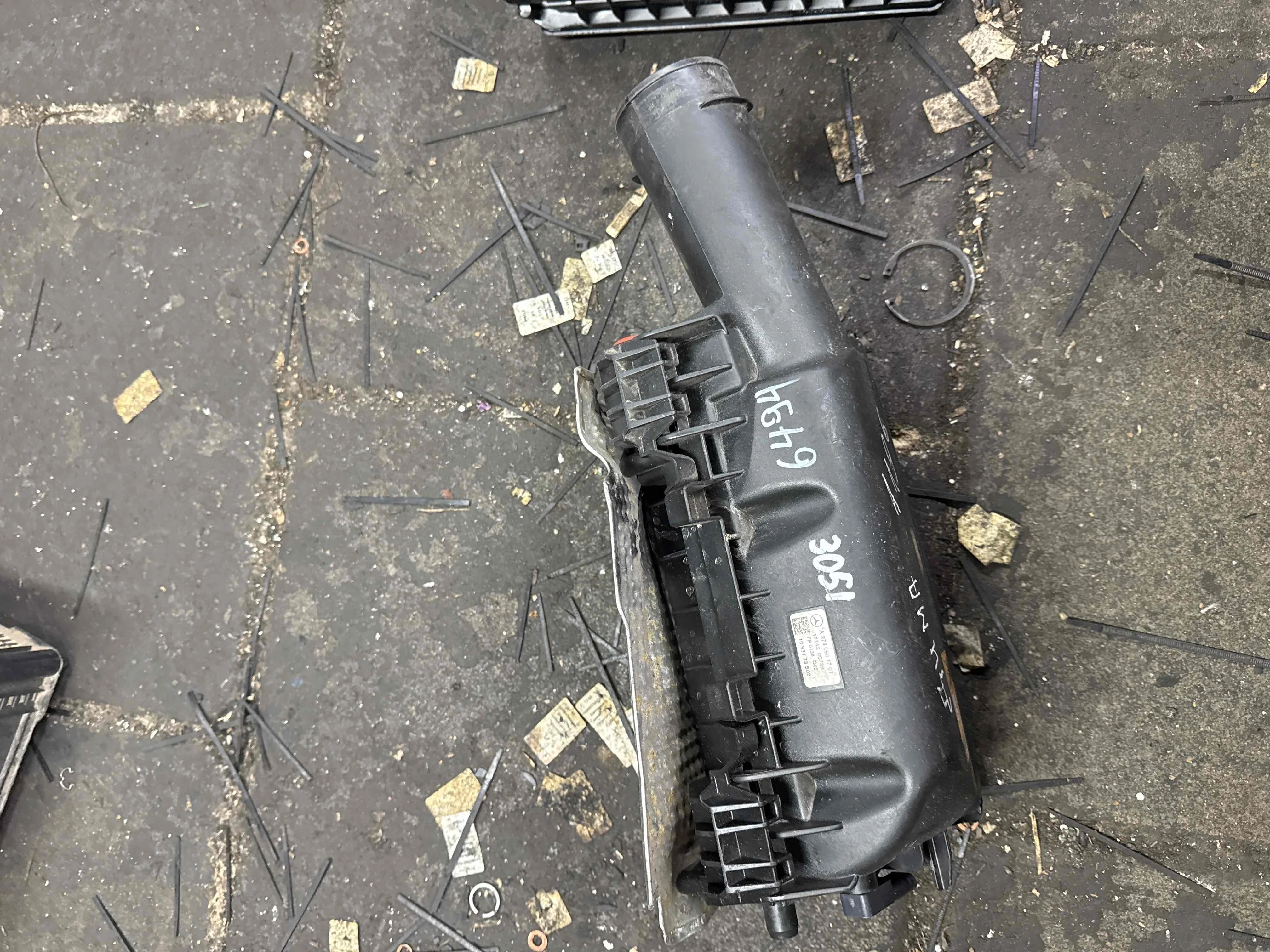 Корпус воздушного фильтра Mercedes-Benz W205/S205/C205/A205 (2014—2018) A2740901701
 274920