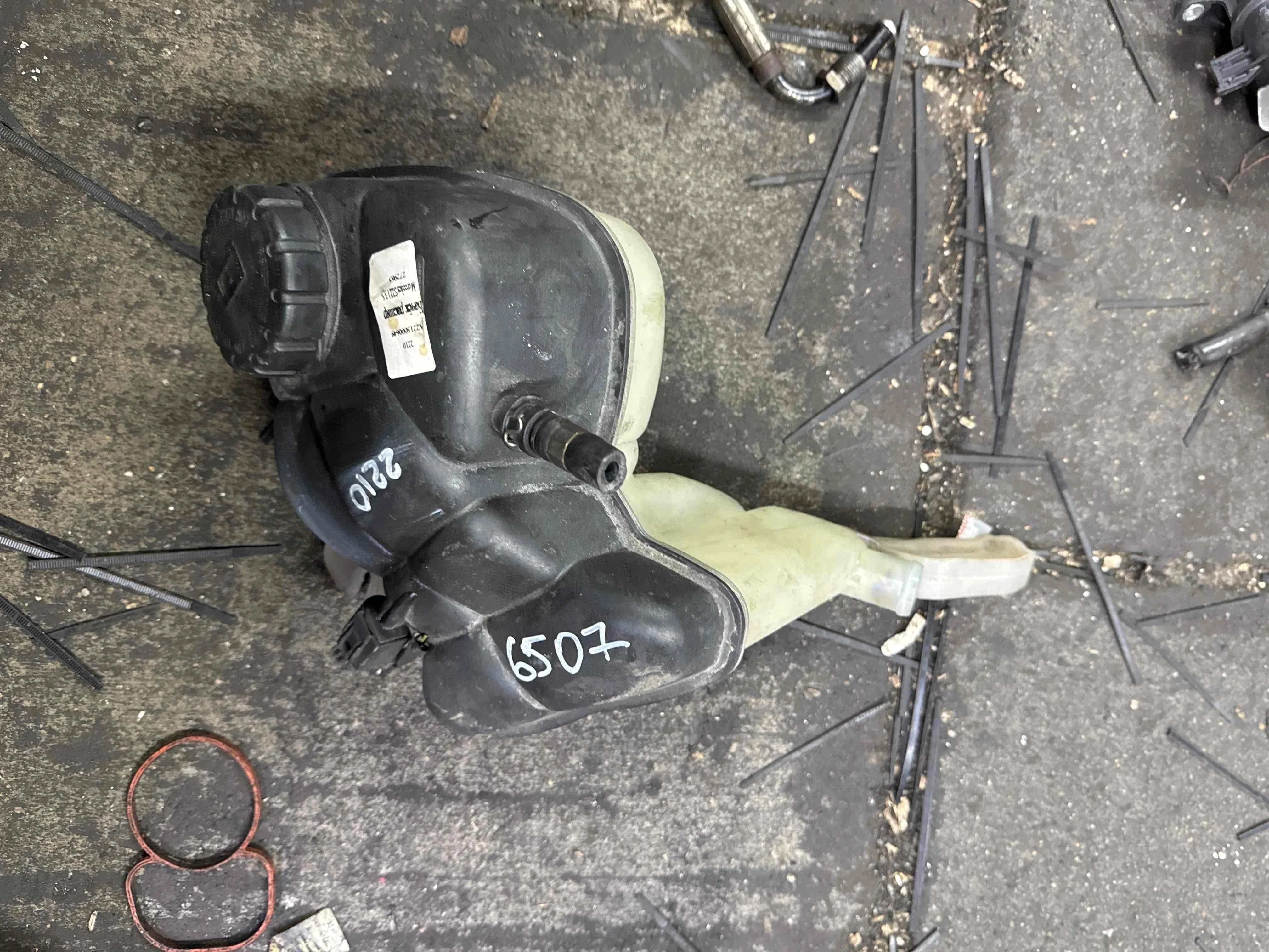 Бачок расширительный Mercedes-Benz W221 (2005—2009) A2215000649
 272965