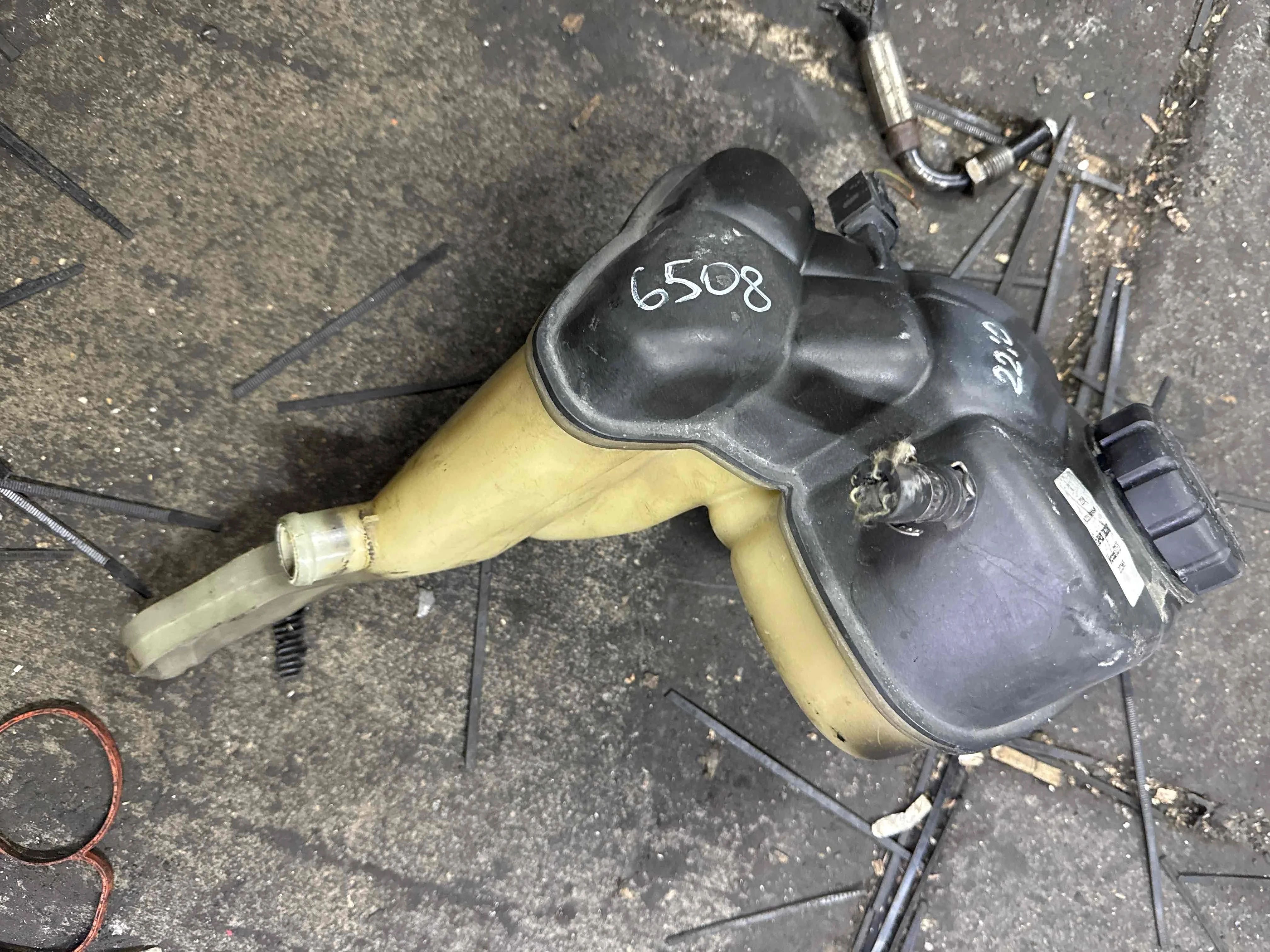 Бачок расширительный Mercedes-Benz W221 (2005—2009) A2215000649
 272965