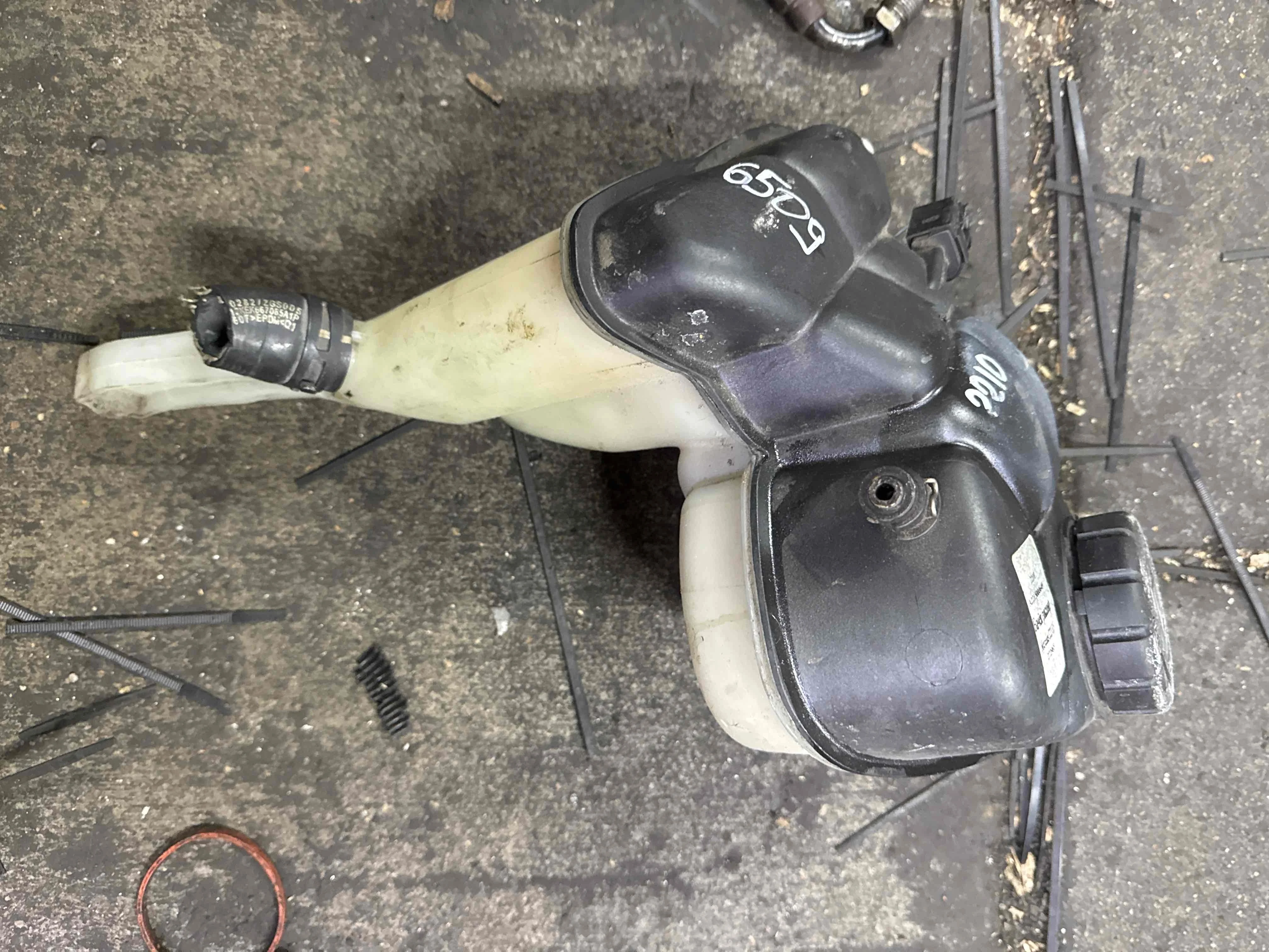 Бачок расширительный Mercedes-Benz W221 (2005—2009) A2215000649
 272965