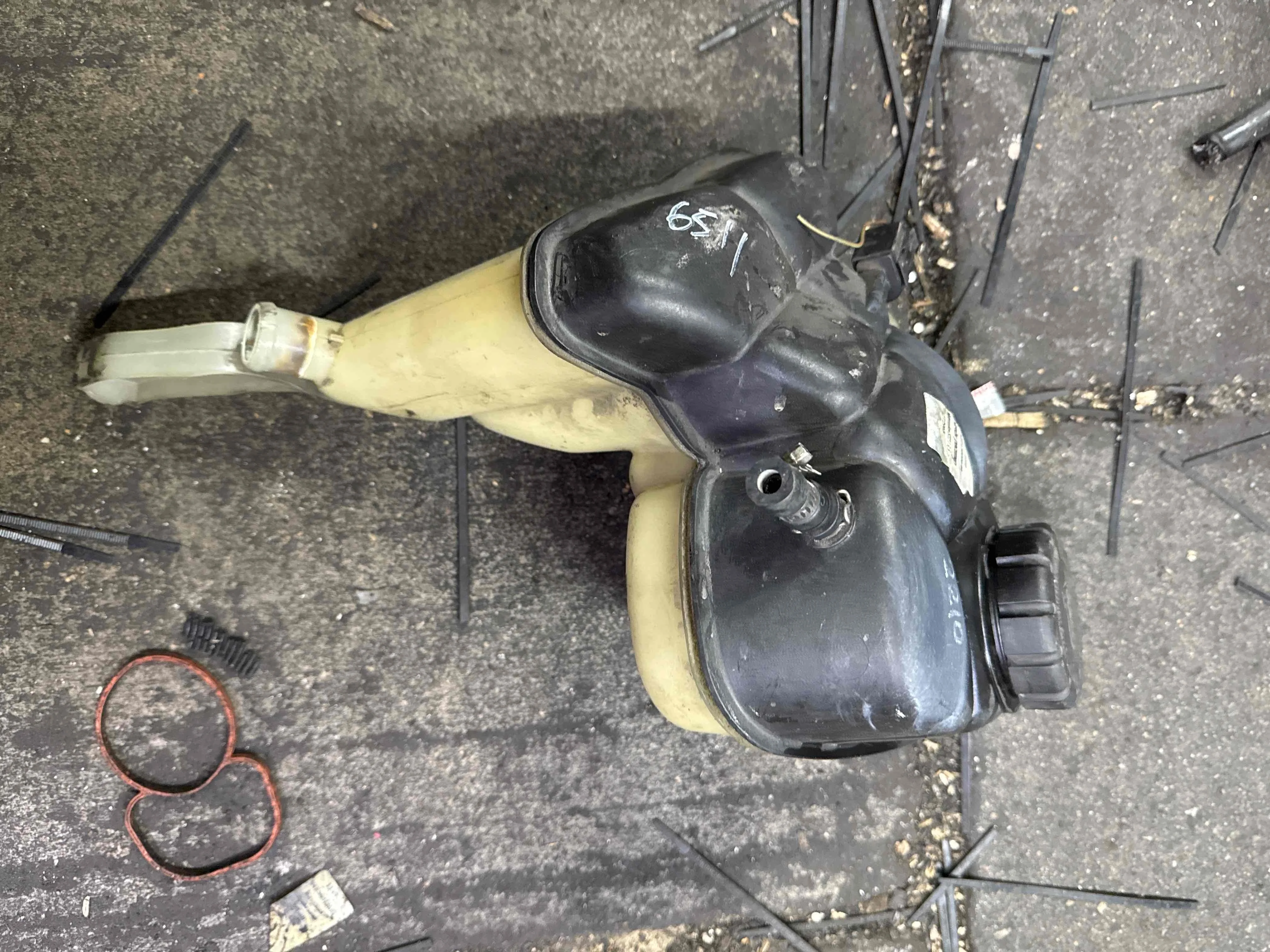 Бачок расширительный Mercedes-Benz W221 (2005—2009) A2215000649
 272965