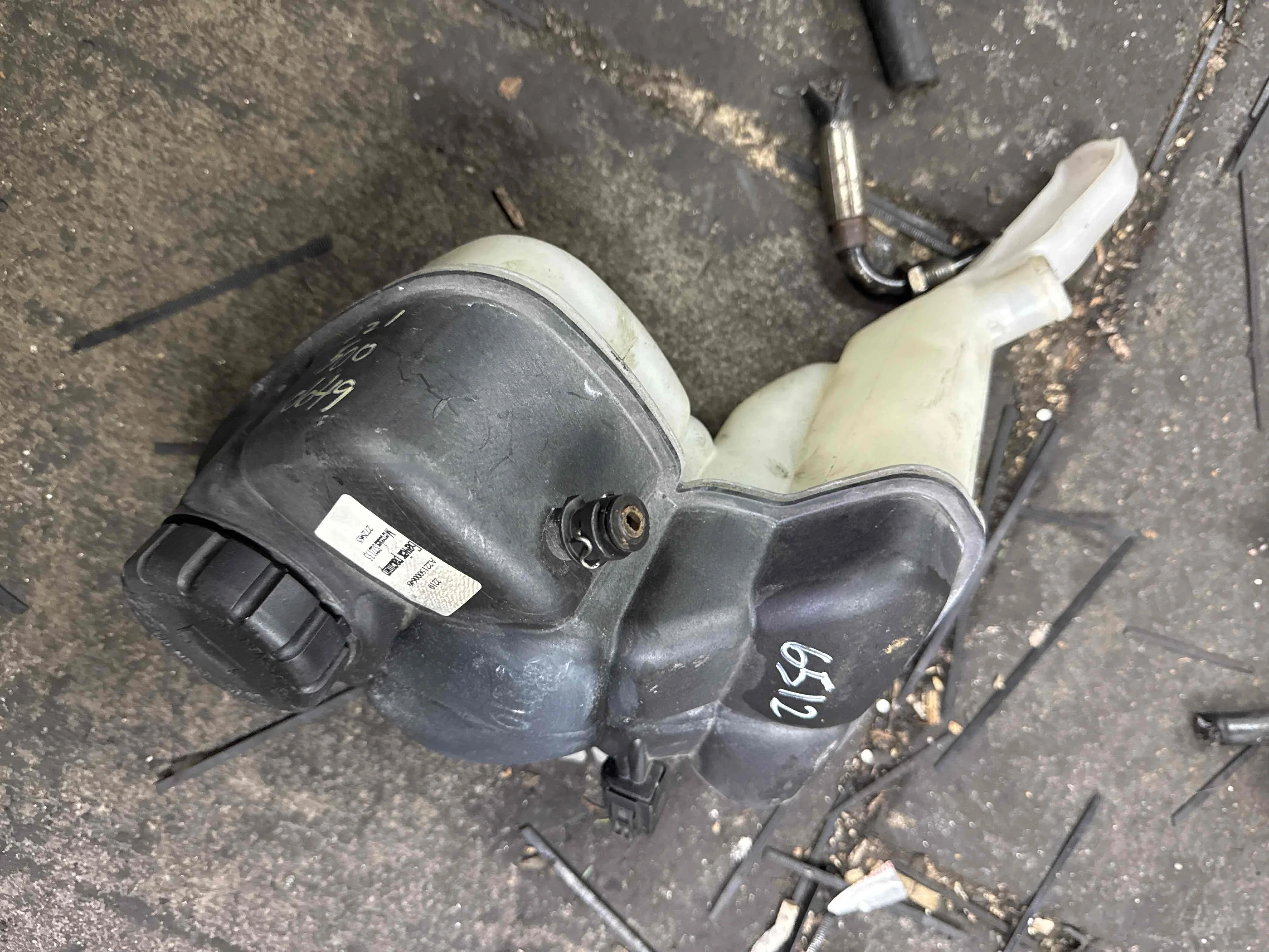 Бачок расширительный Mercedes-Benz W221 (2005—2009) A2215000649
 272965