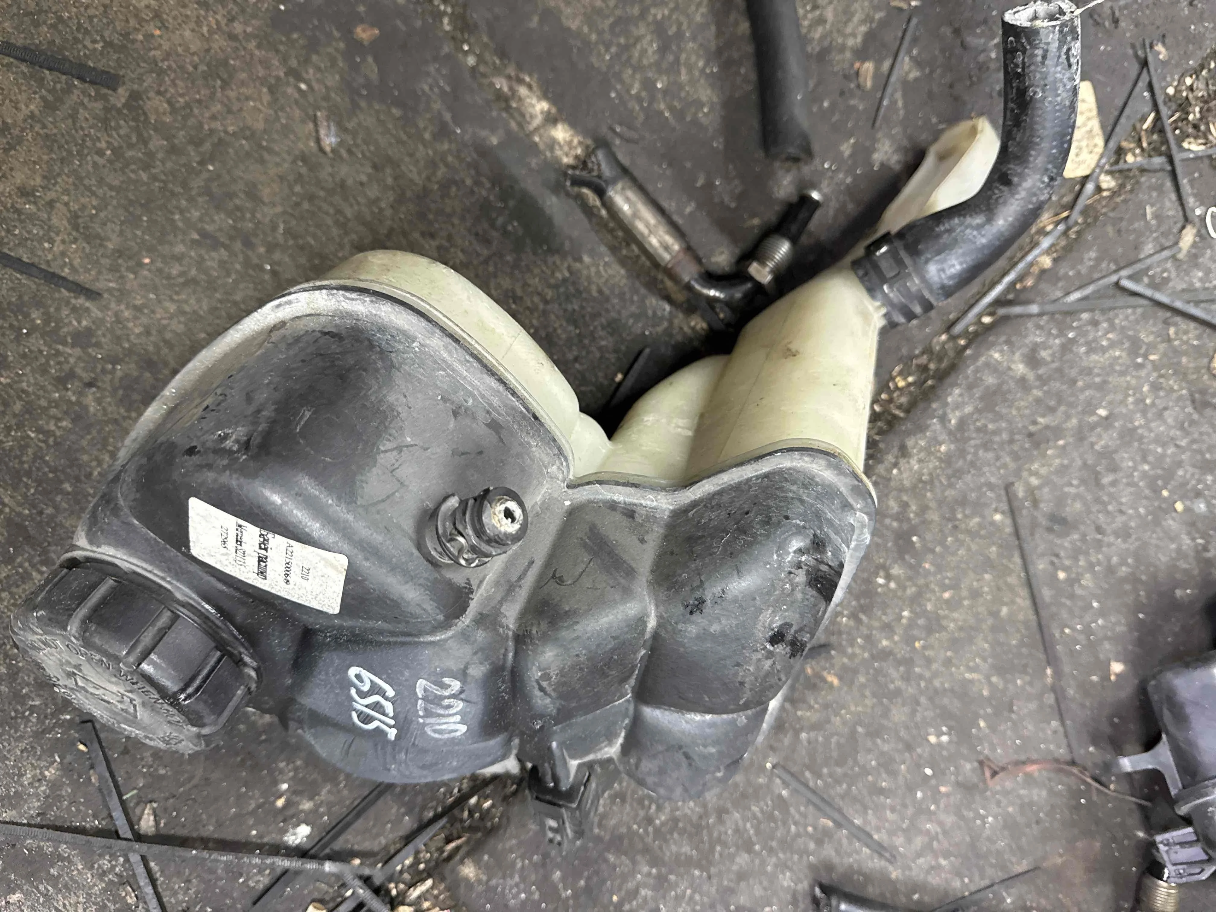 Бачок расширительный Mercedes-Benz W221 (2005—2009) A2215000649
 272965