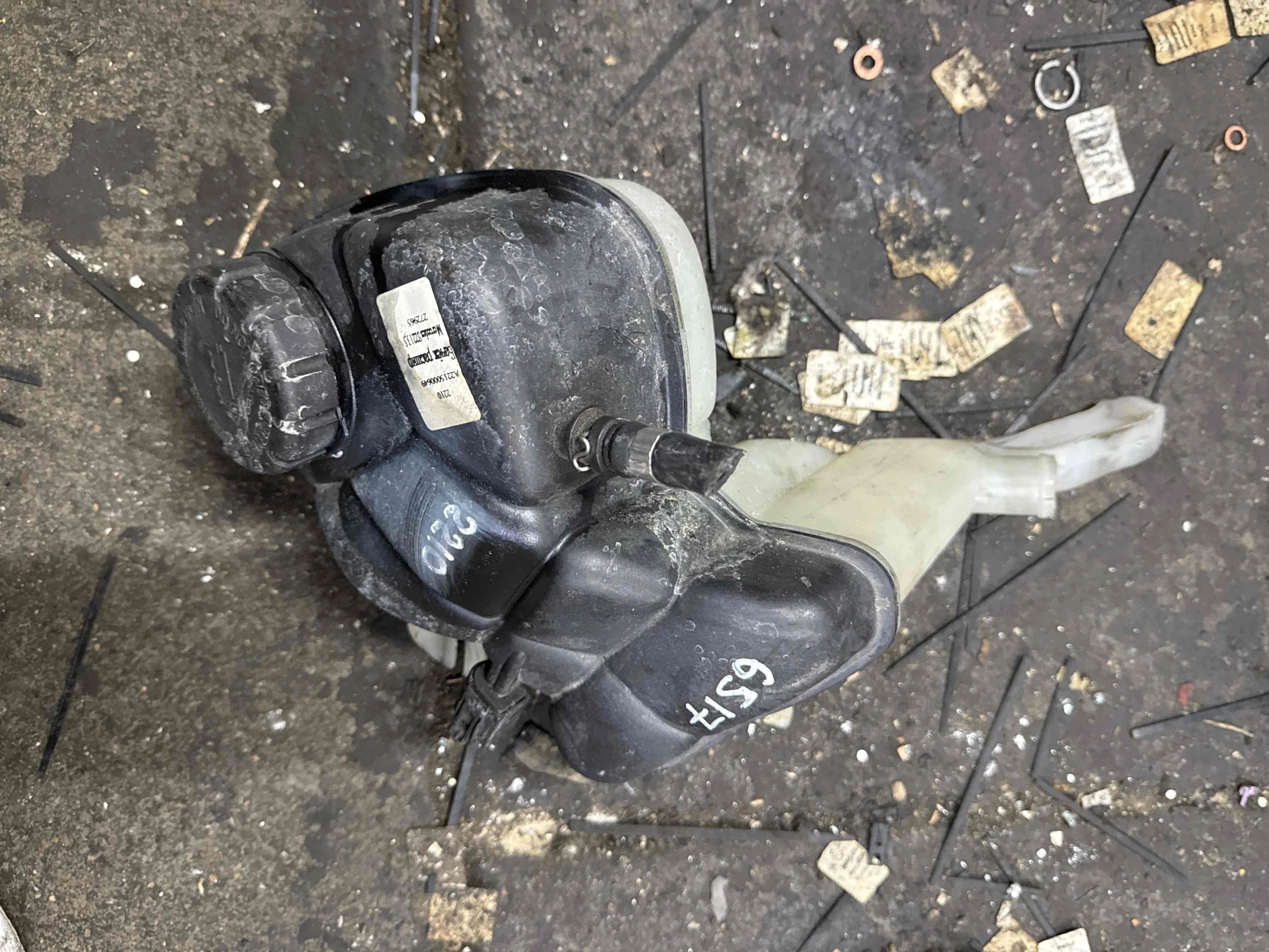 Бачок расширительный Mercedes-Benz W221 (2005—2009) A2215000649
 272965