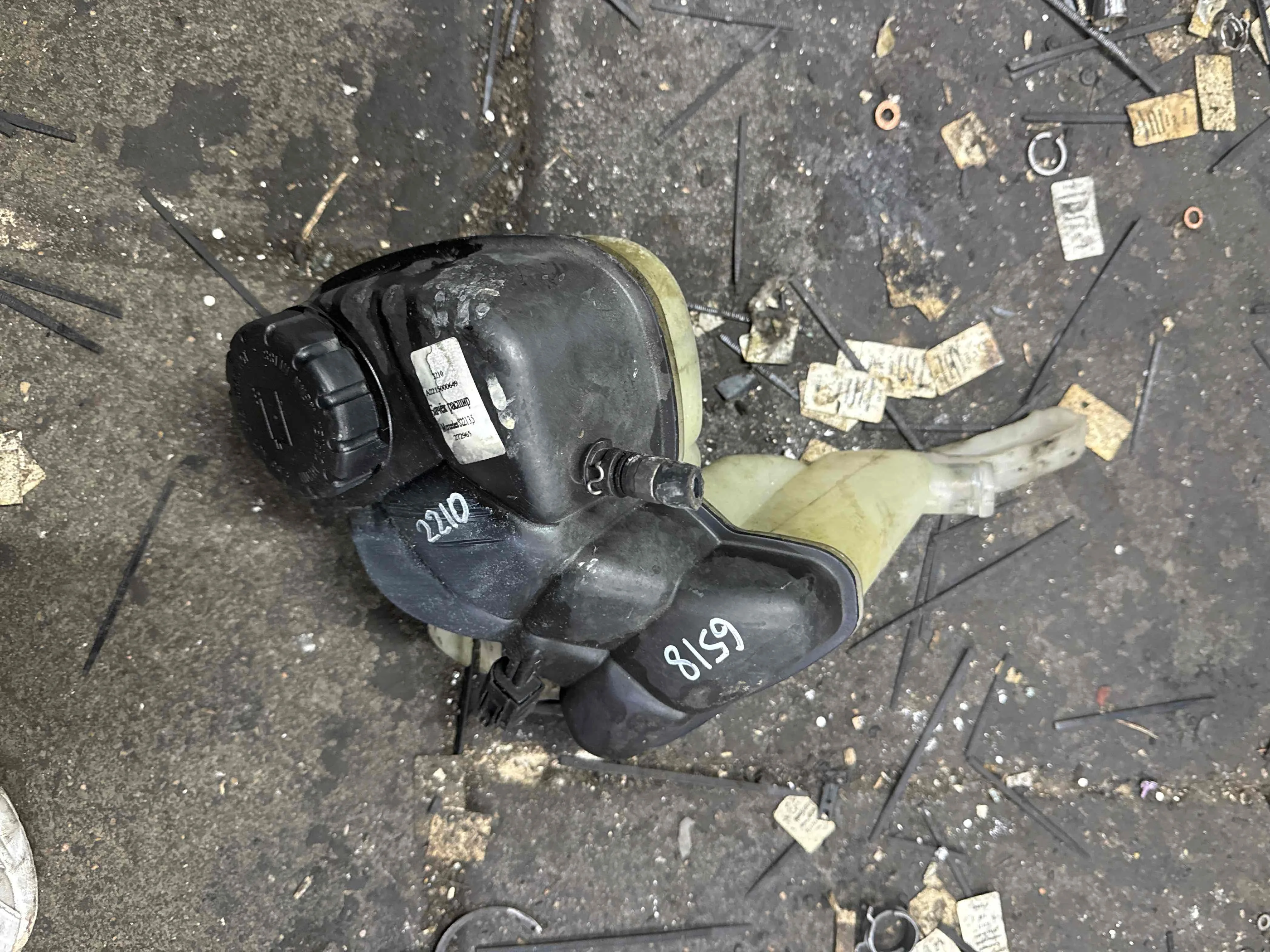 Бачок расширительный Mercedes-Benz W221 (2005—2009) A2215000649
 272965