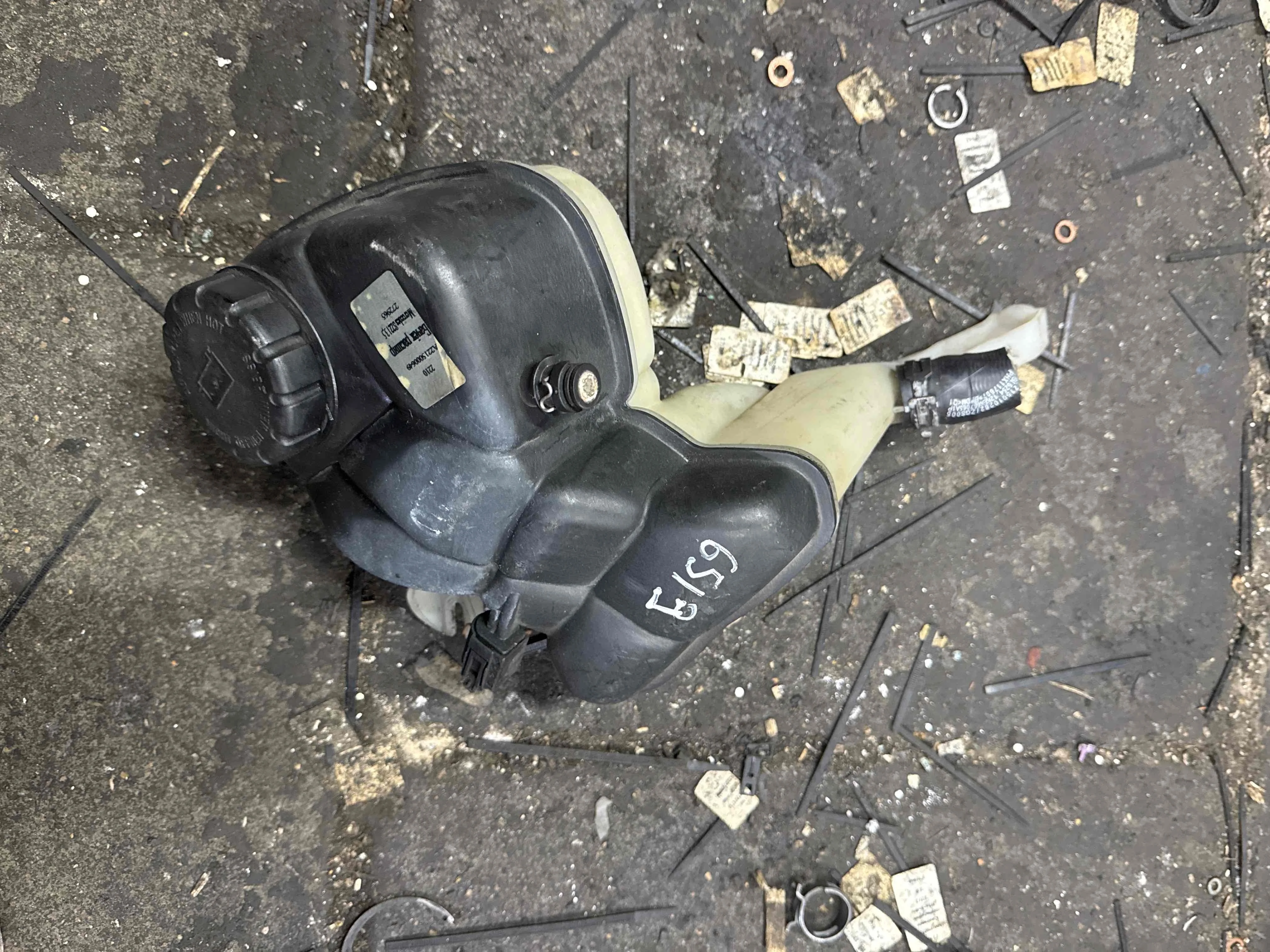 Бачок расширительный Mercedes-Benz W221 (2005—2009) A2215000649
 272965