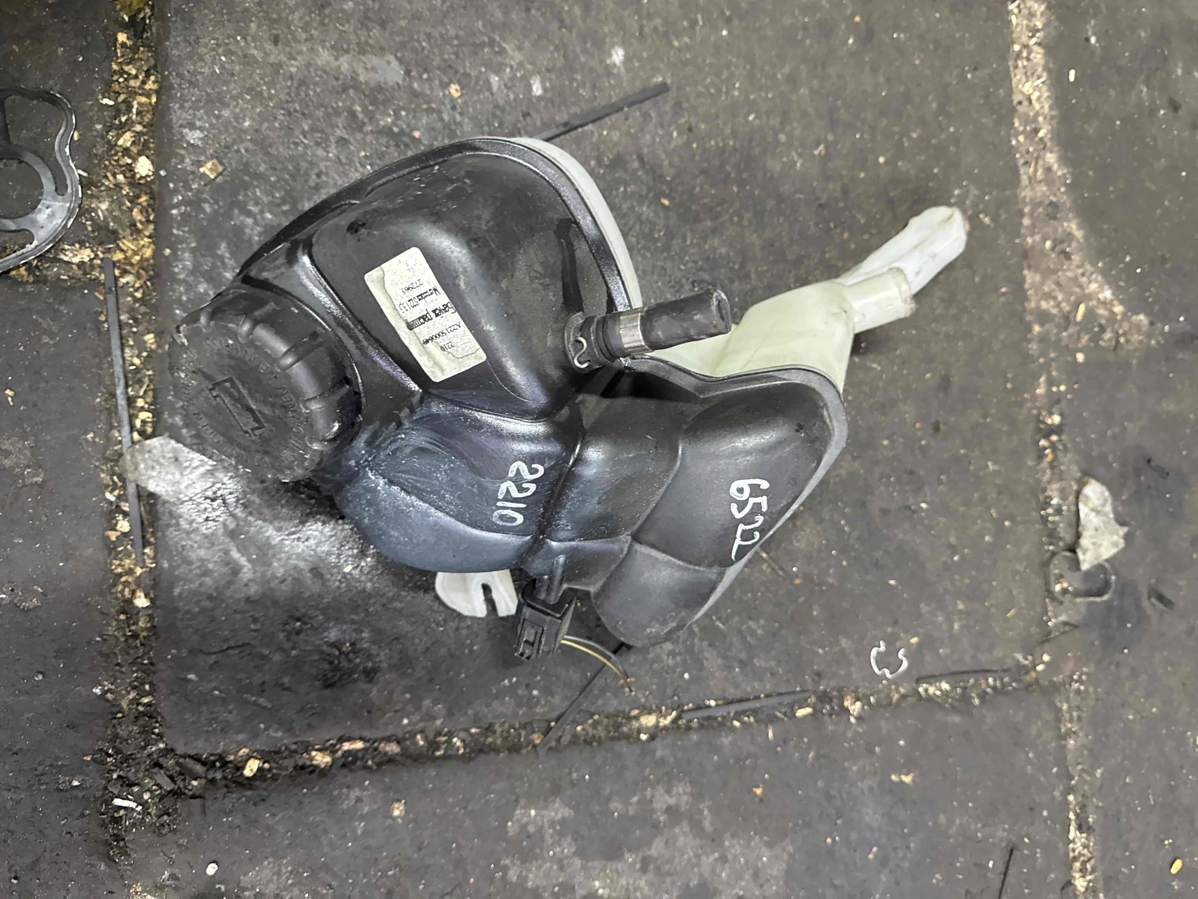 Бачок расширительный Mercedes-Benz W221 (2005—2009) A2215000649
; A2215000349 272965