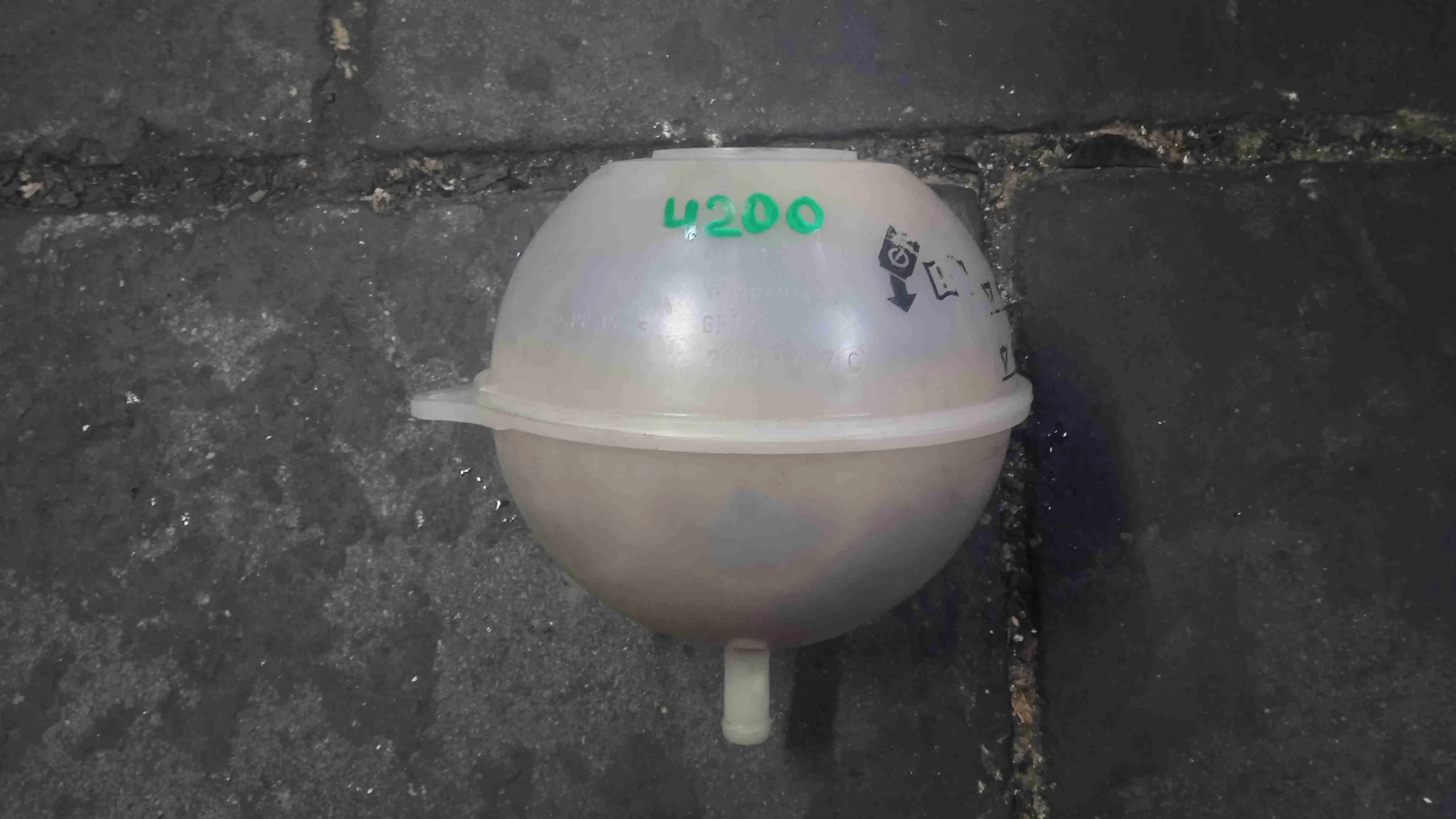 Бачок расширительный Volkswagen T4 (1990—2003) 701121407C
 ABL